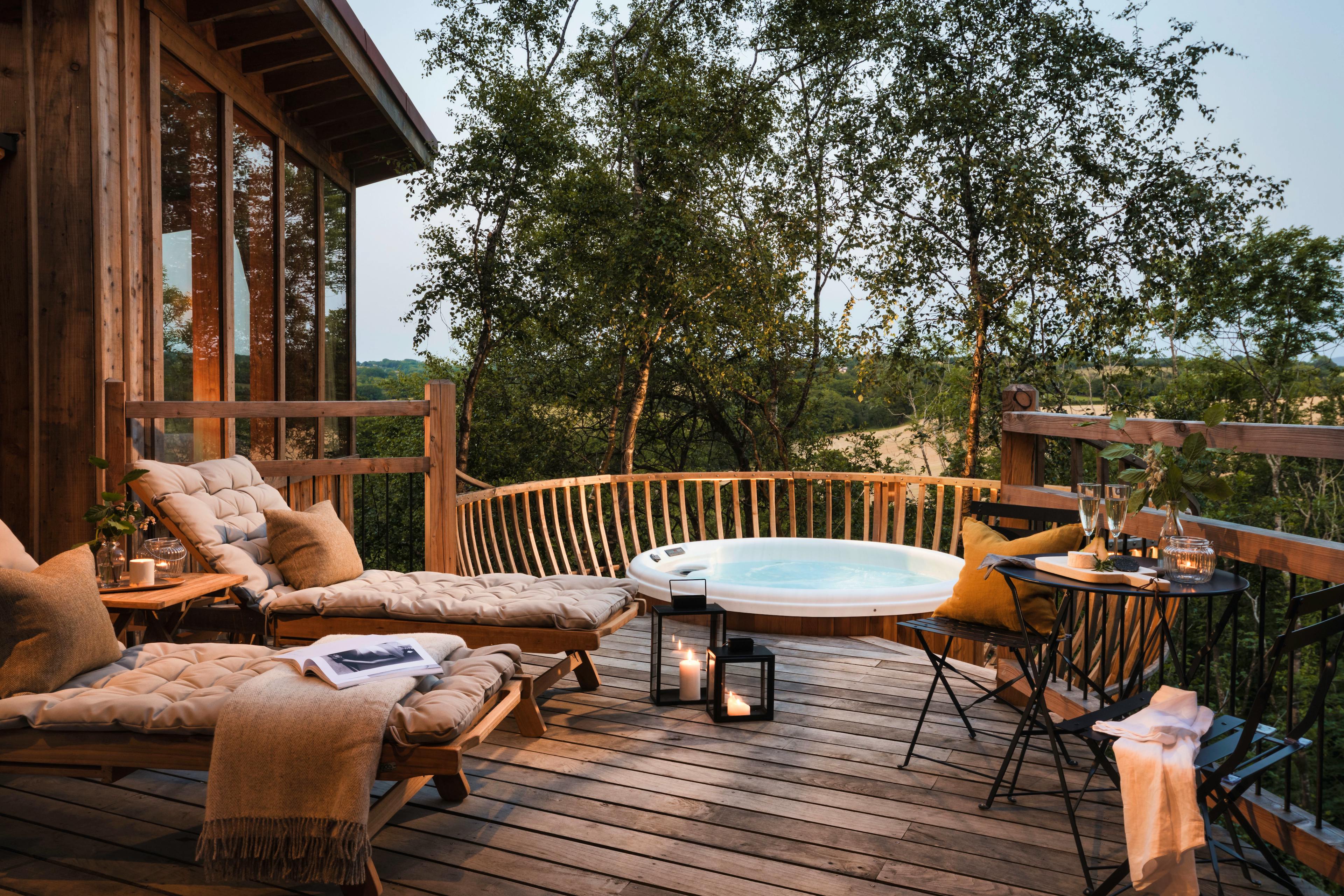 Wolf Wood Spa Treehouse - Image 2