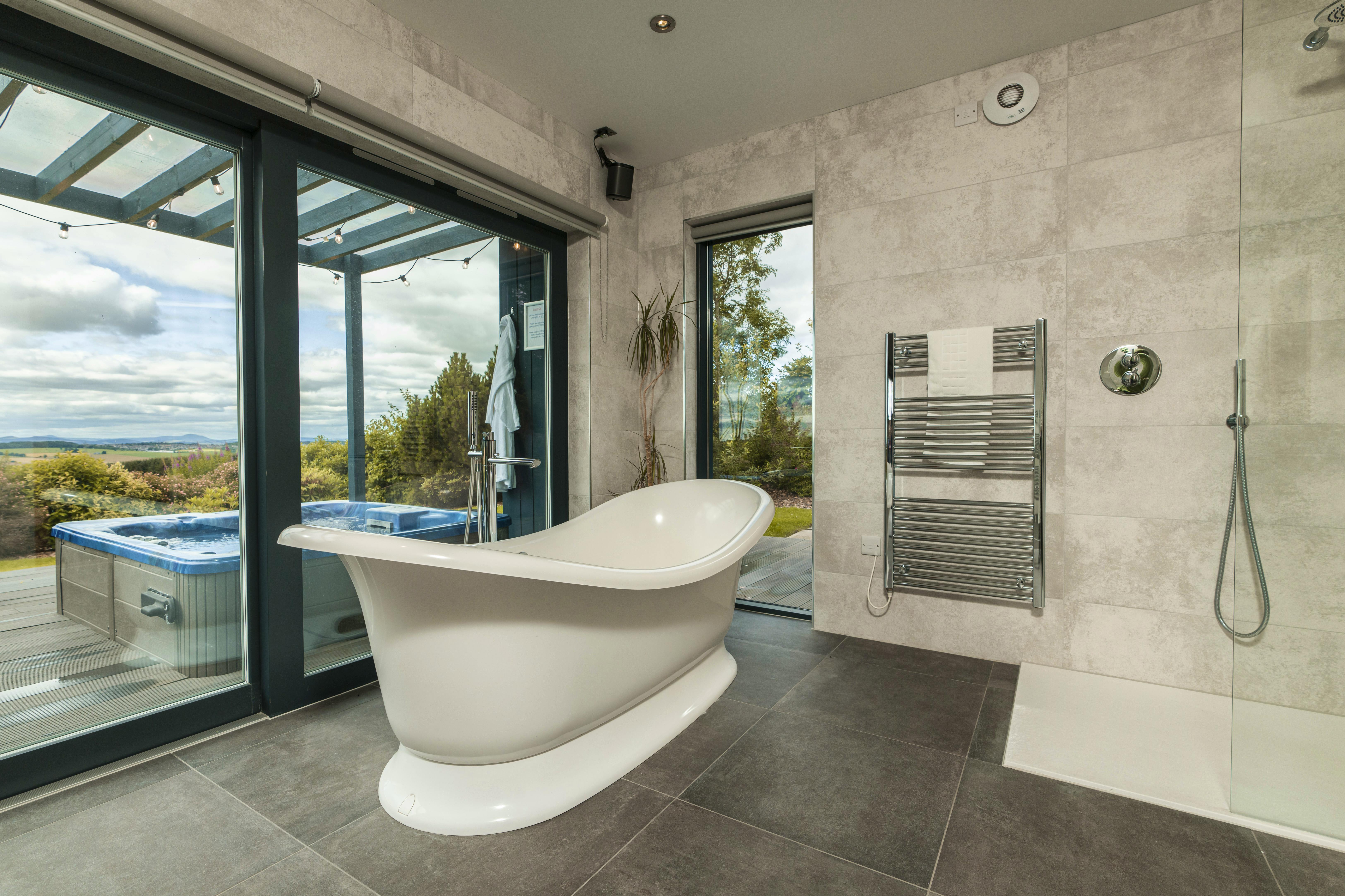 Bathroom Honeymooners, Dreamers