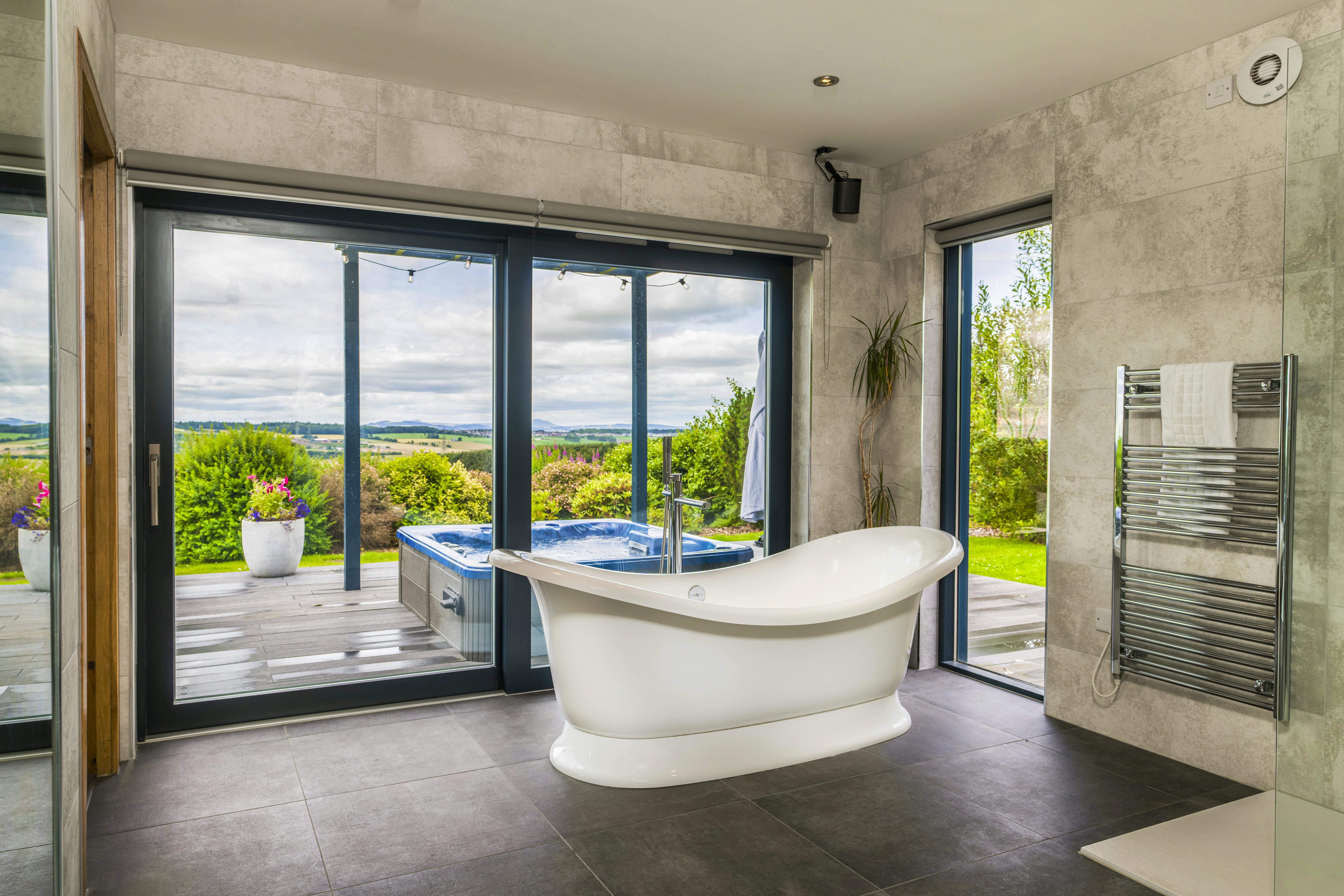 Bathroom Honeymooners, Dreamers