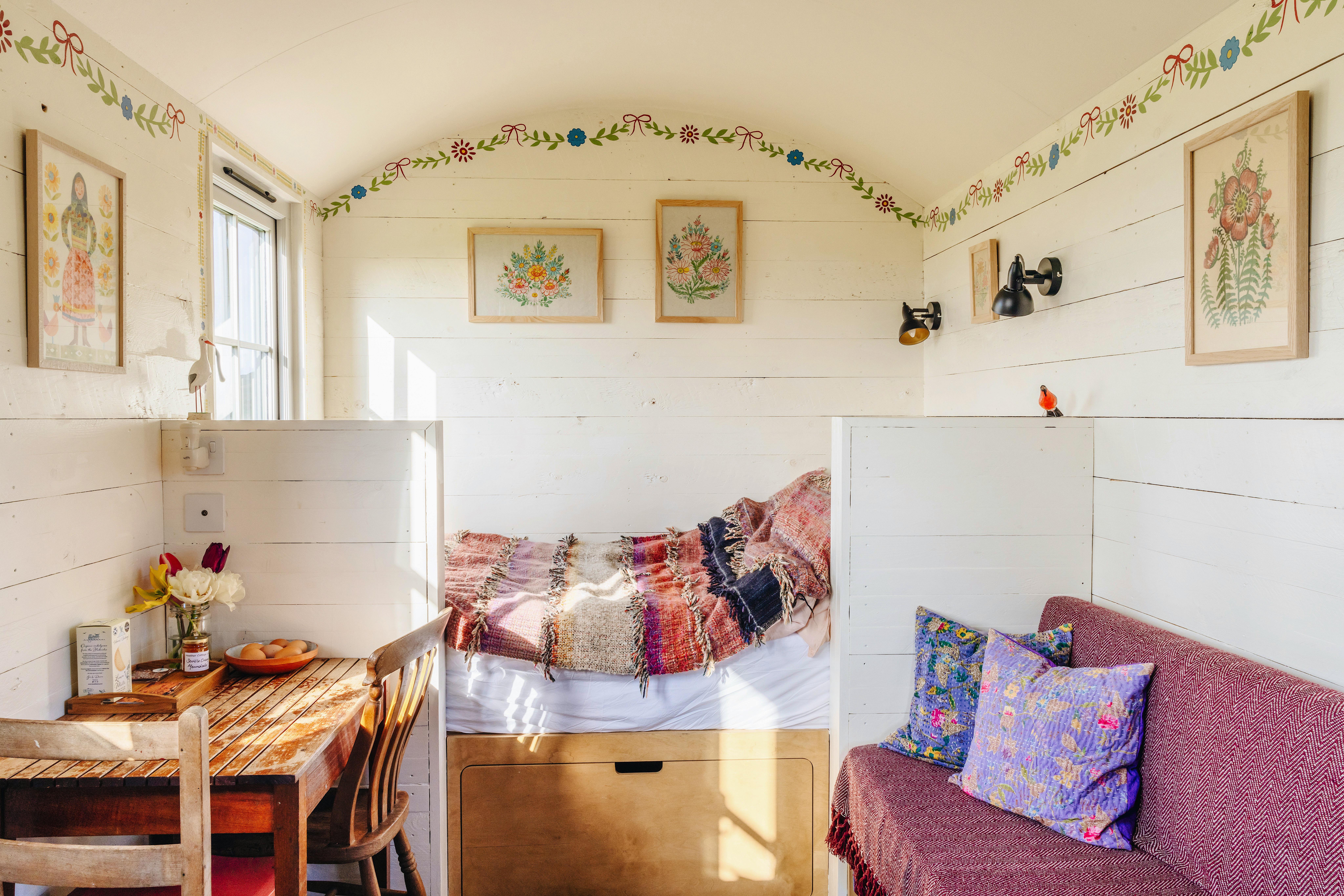 Inside Treshnish Shepherd\'s Hut