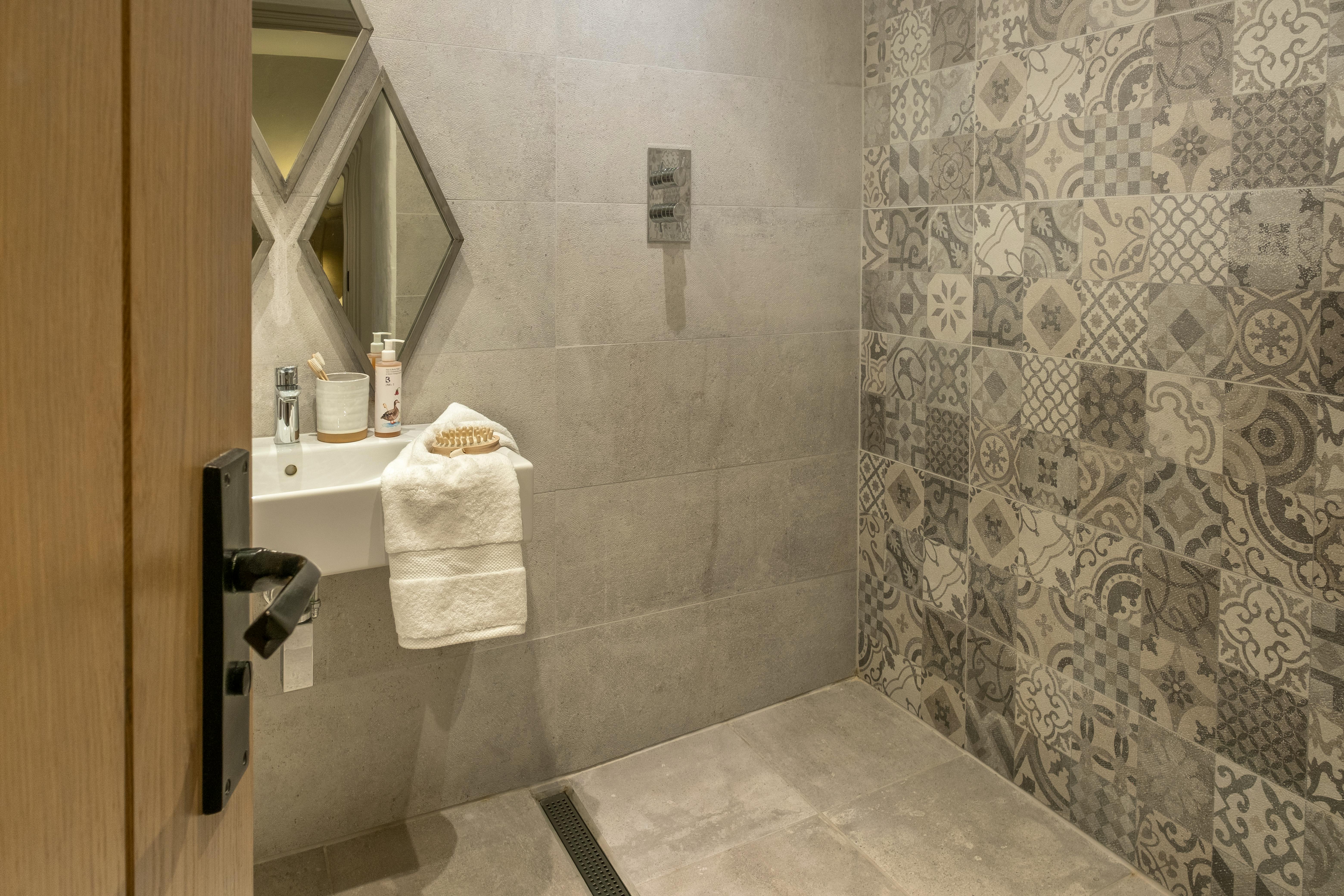 Ensuite wet room, bedroom 5