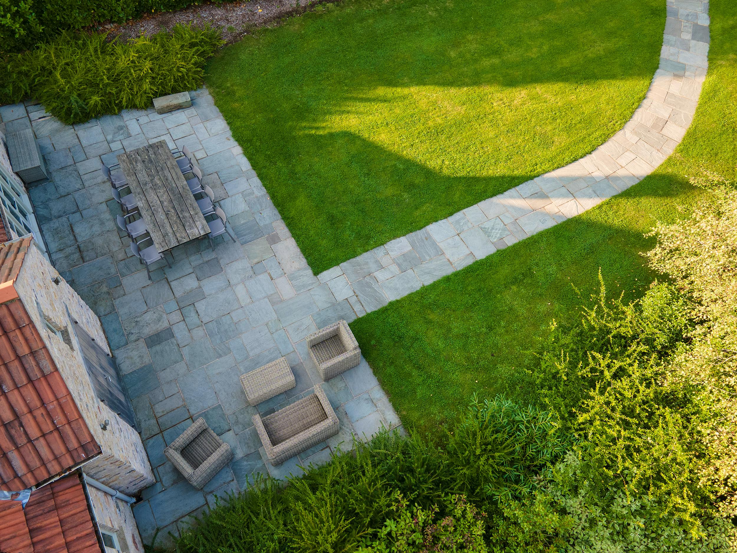 Jacks large private garden