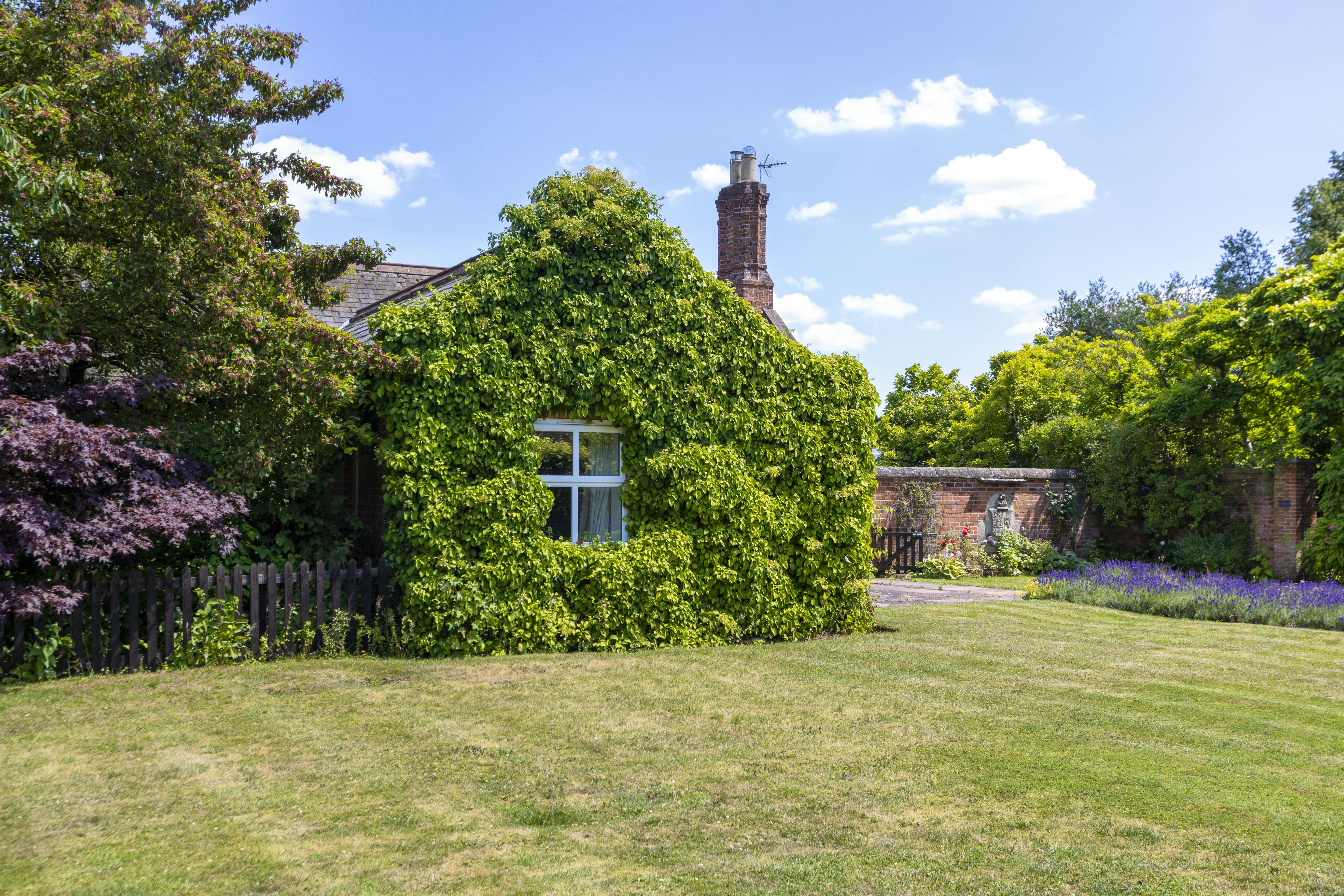 Laundry Cottage sleeping 4 guests