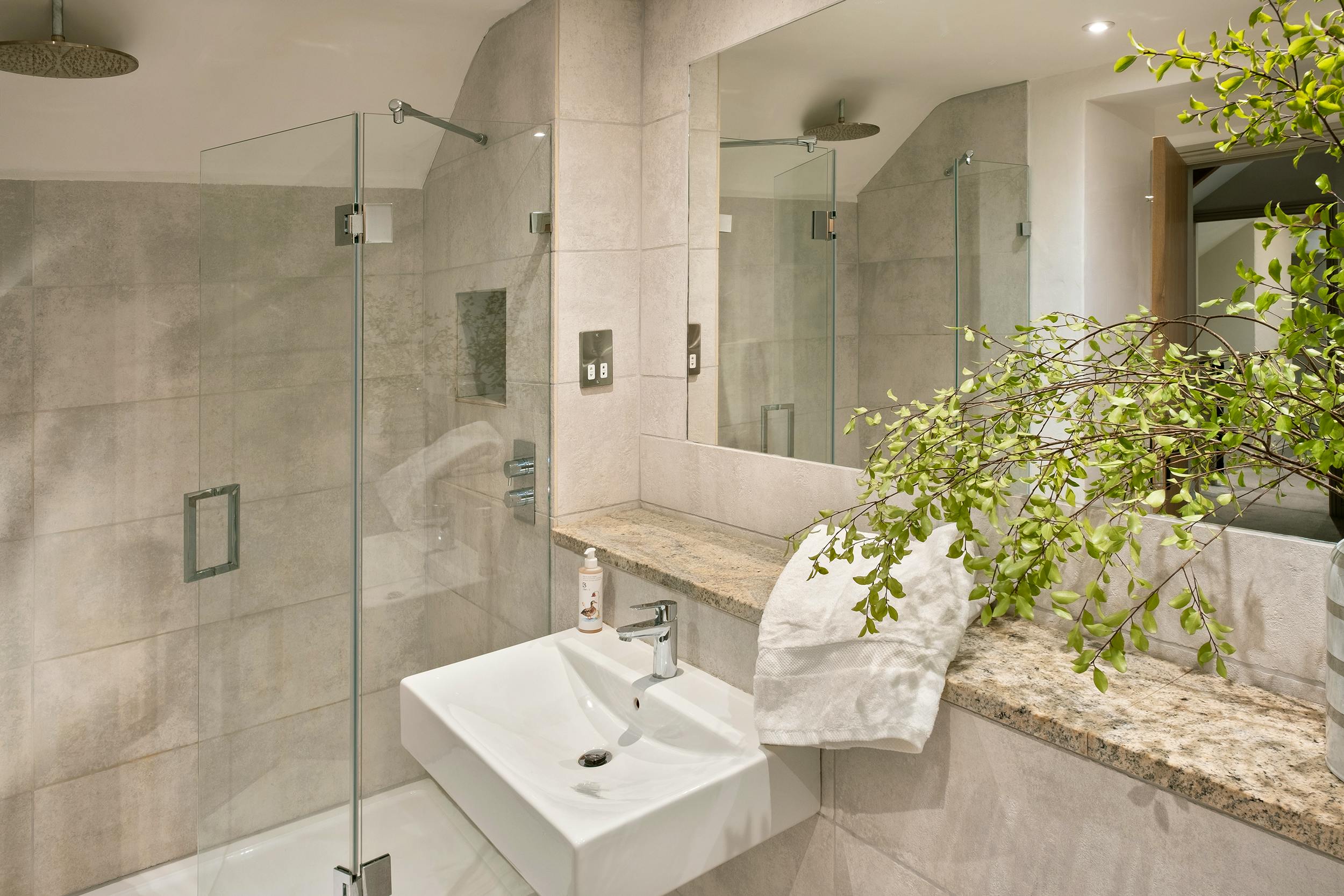 En suite for bedroom 3