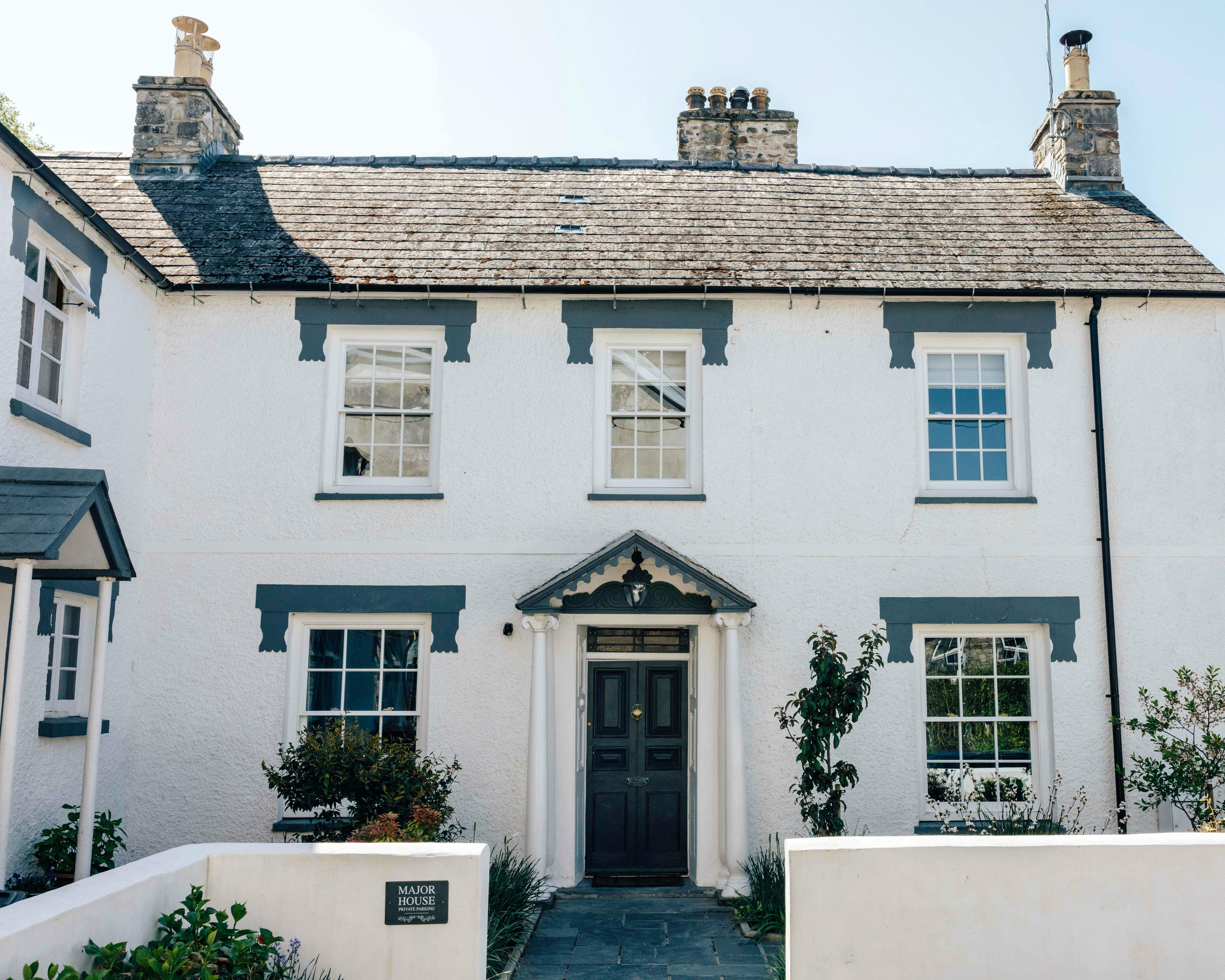 Major House with  parking space 