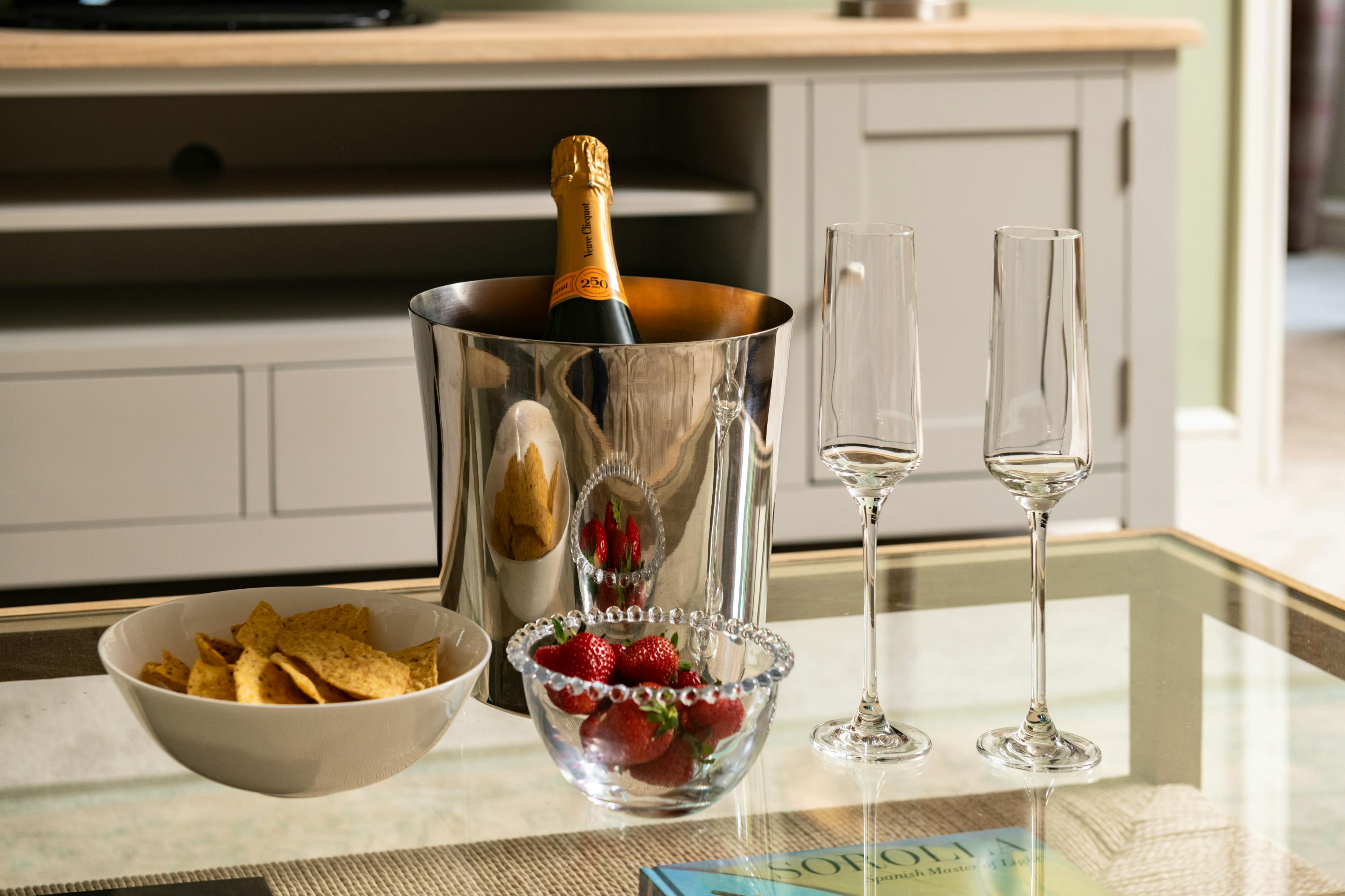 Glass of fizz anyone?