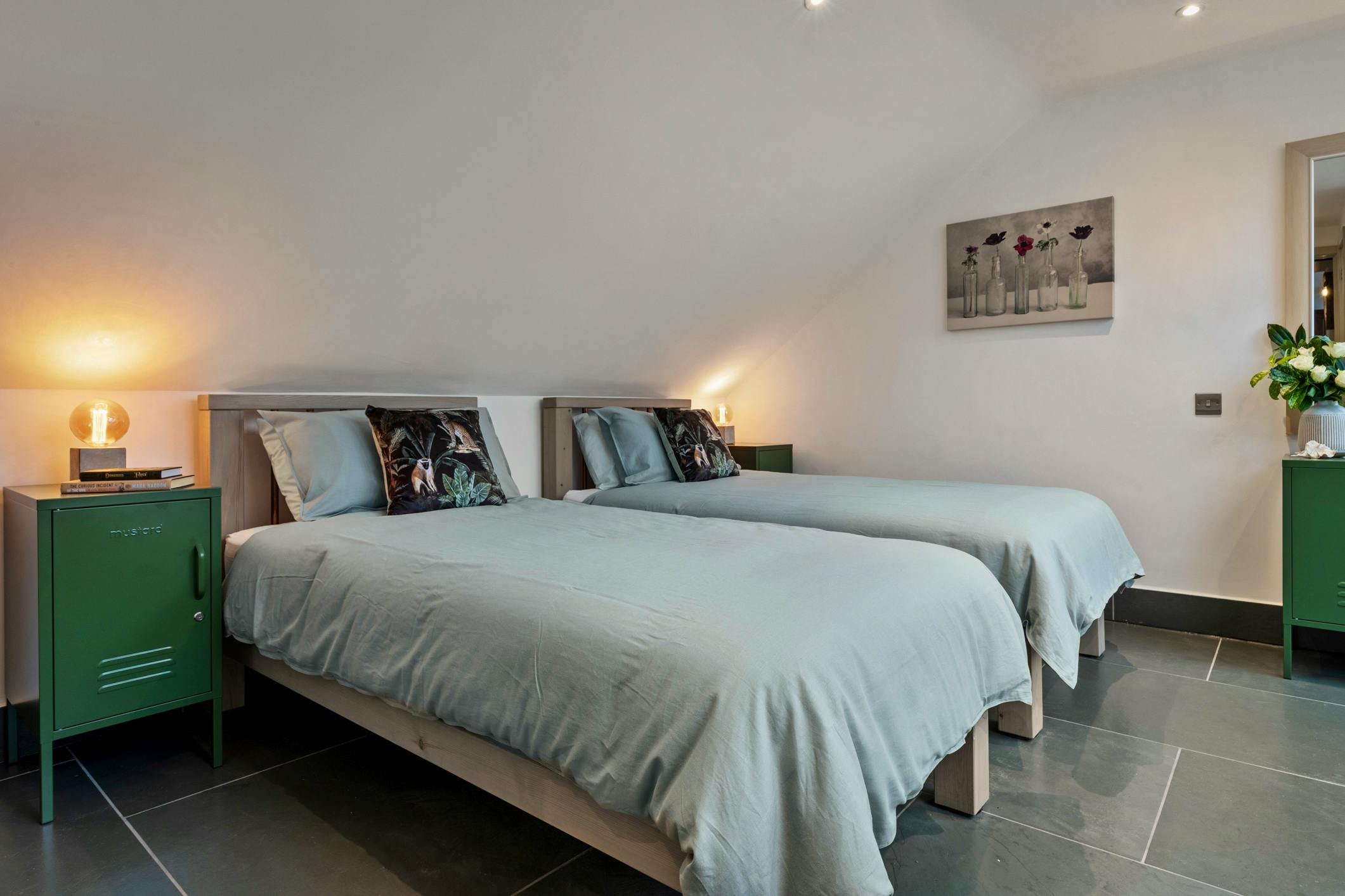 Twin bedroom converts to Super King