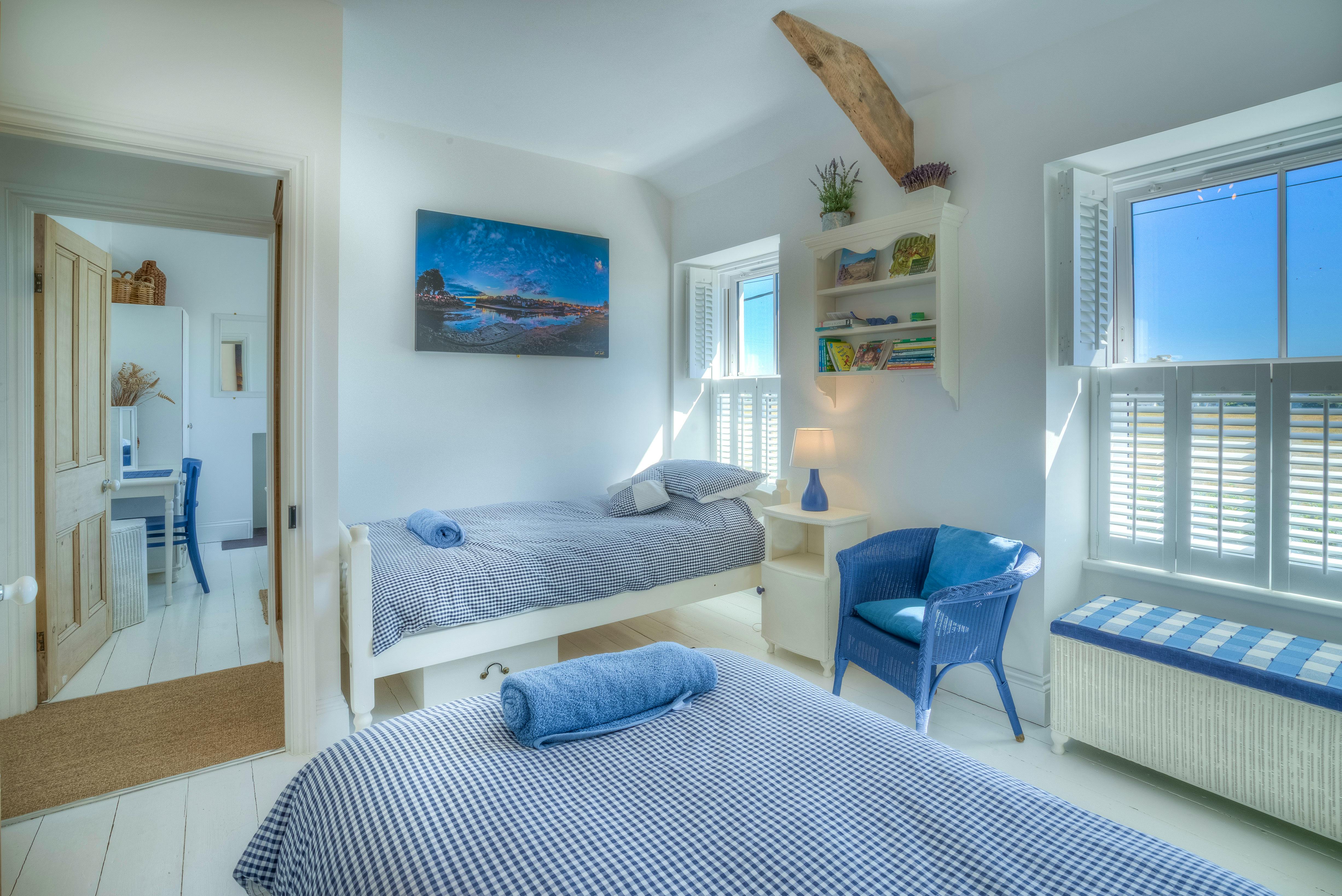 Single beds in bunk bedroom