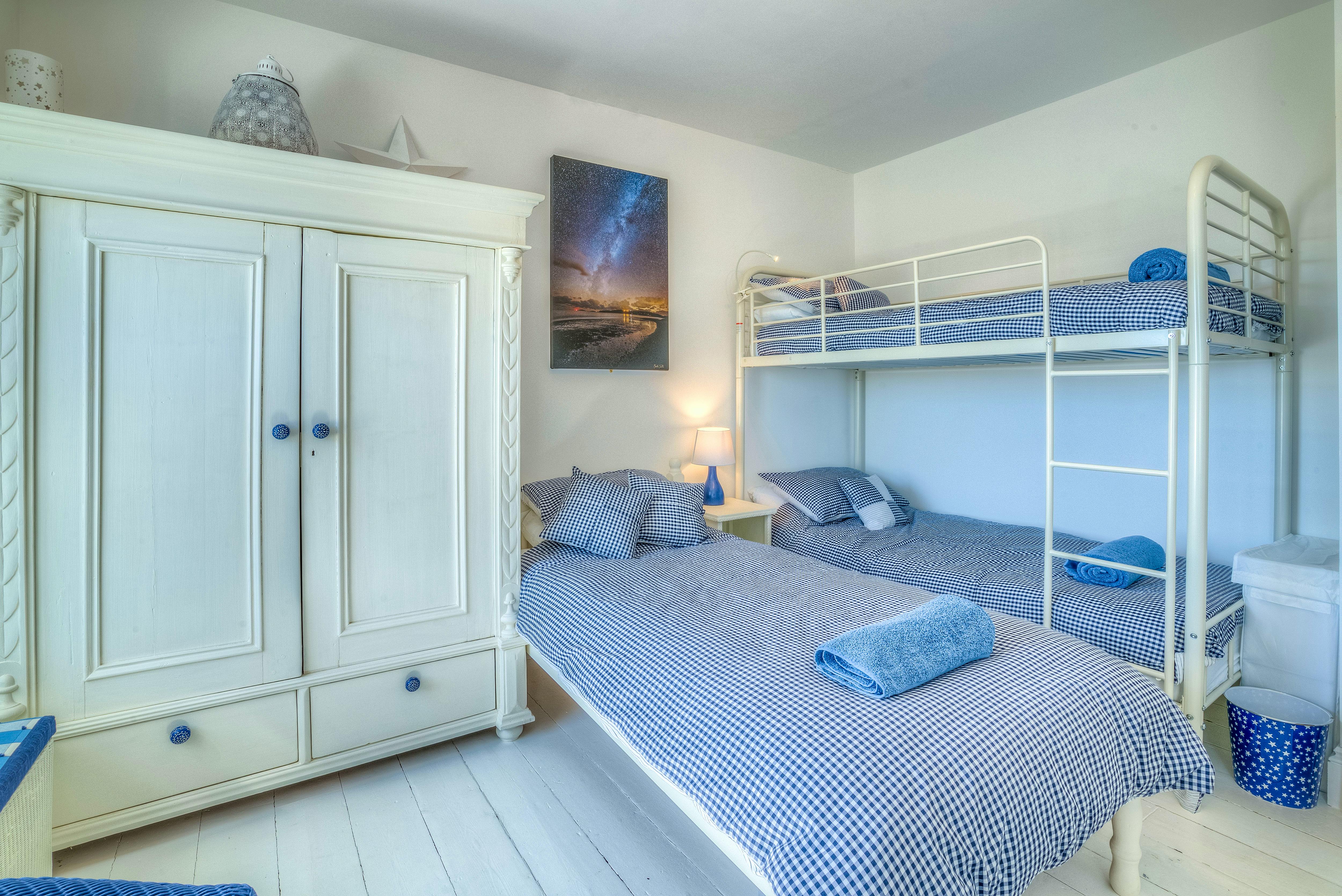 Bunk bedroom sleeps four