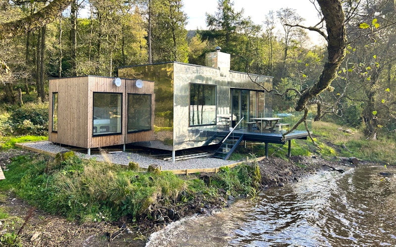 Willow Cabin Modern lochside cabin