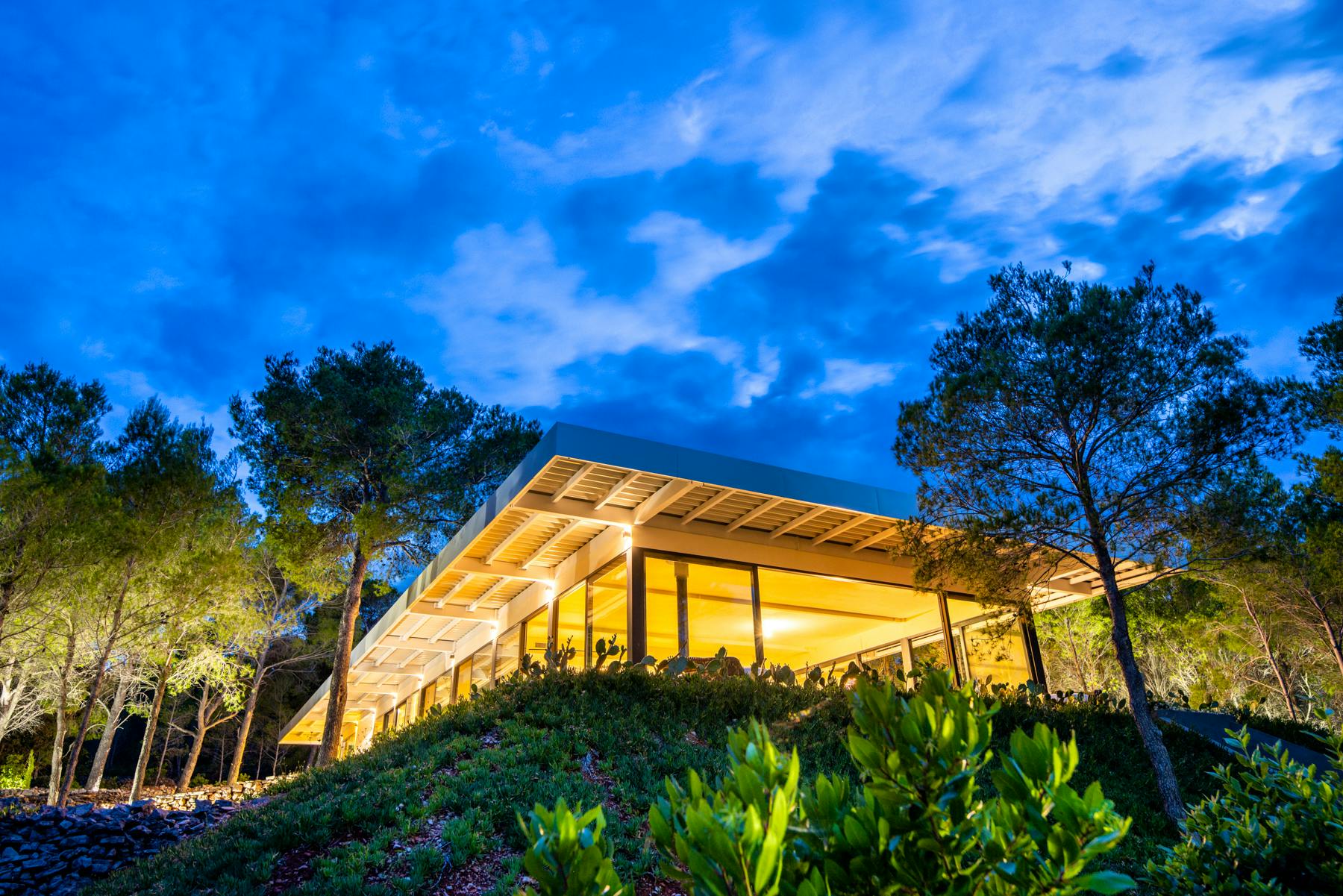 Plan Your 2026 Beach Break - Best Stays by the Sea