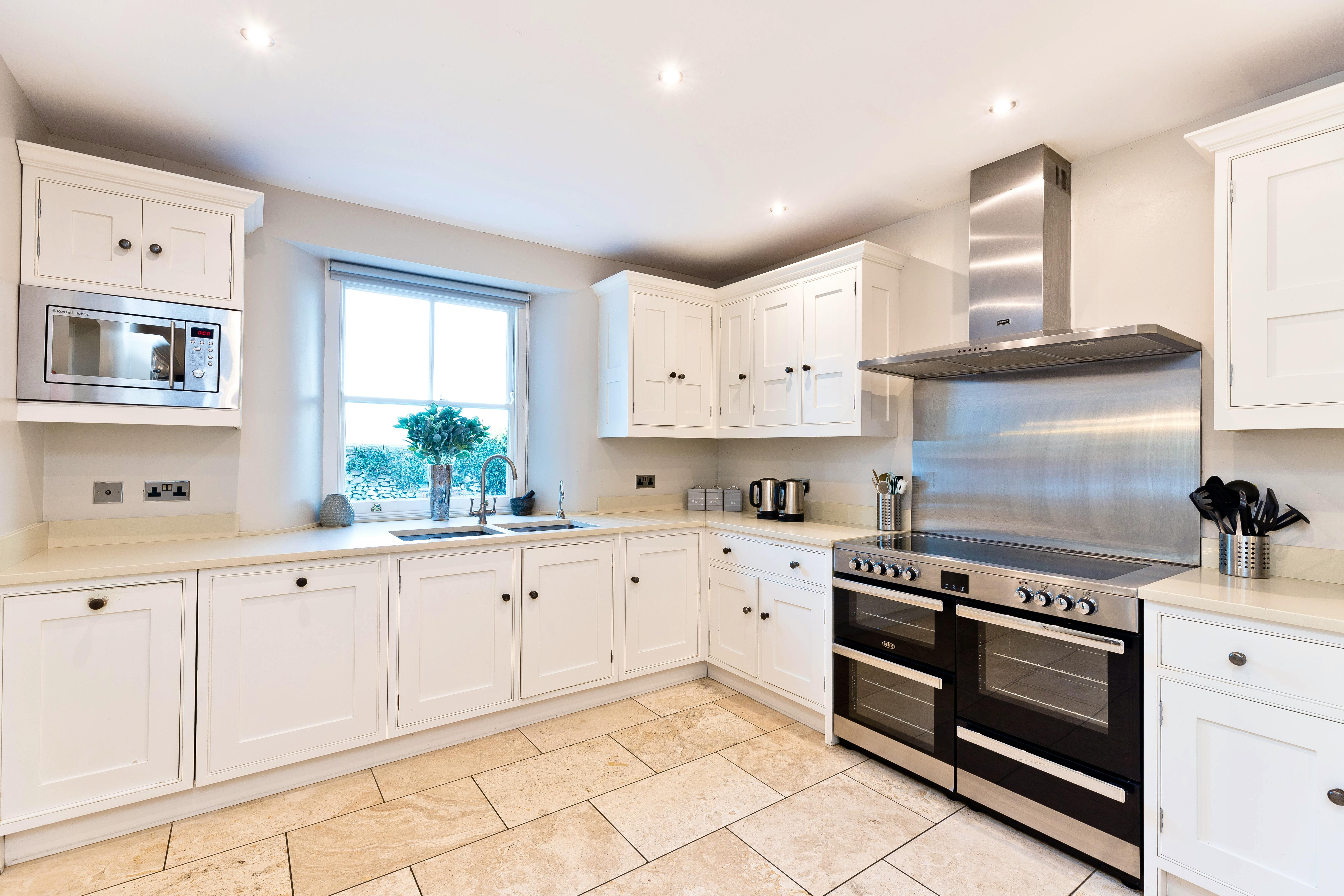 Well equipped kitchen 