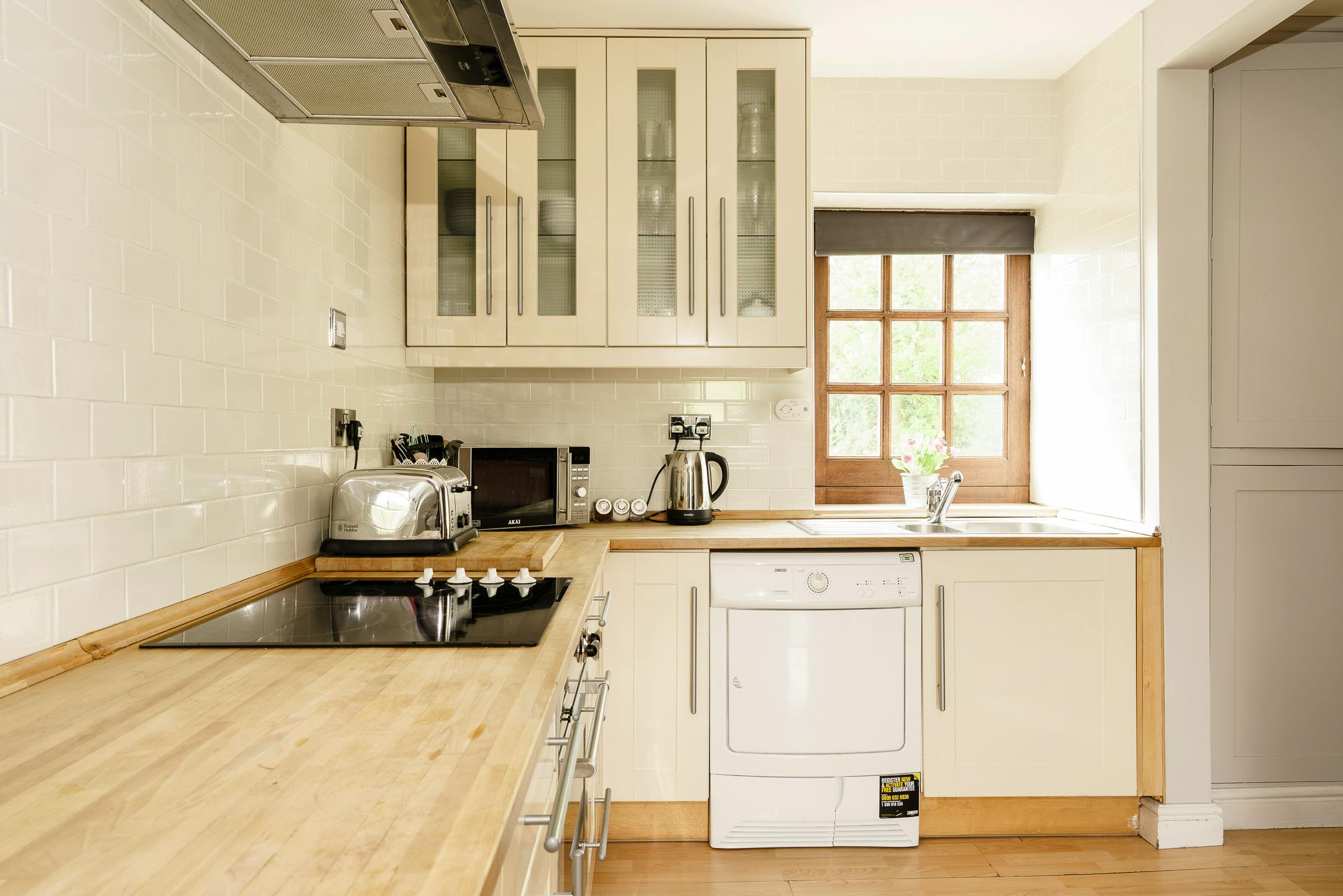 Kitchenette area in Cliff Cottage 