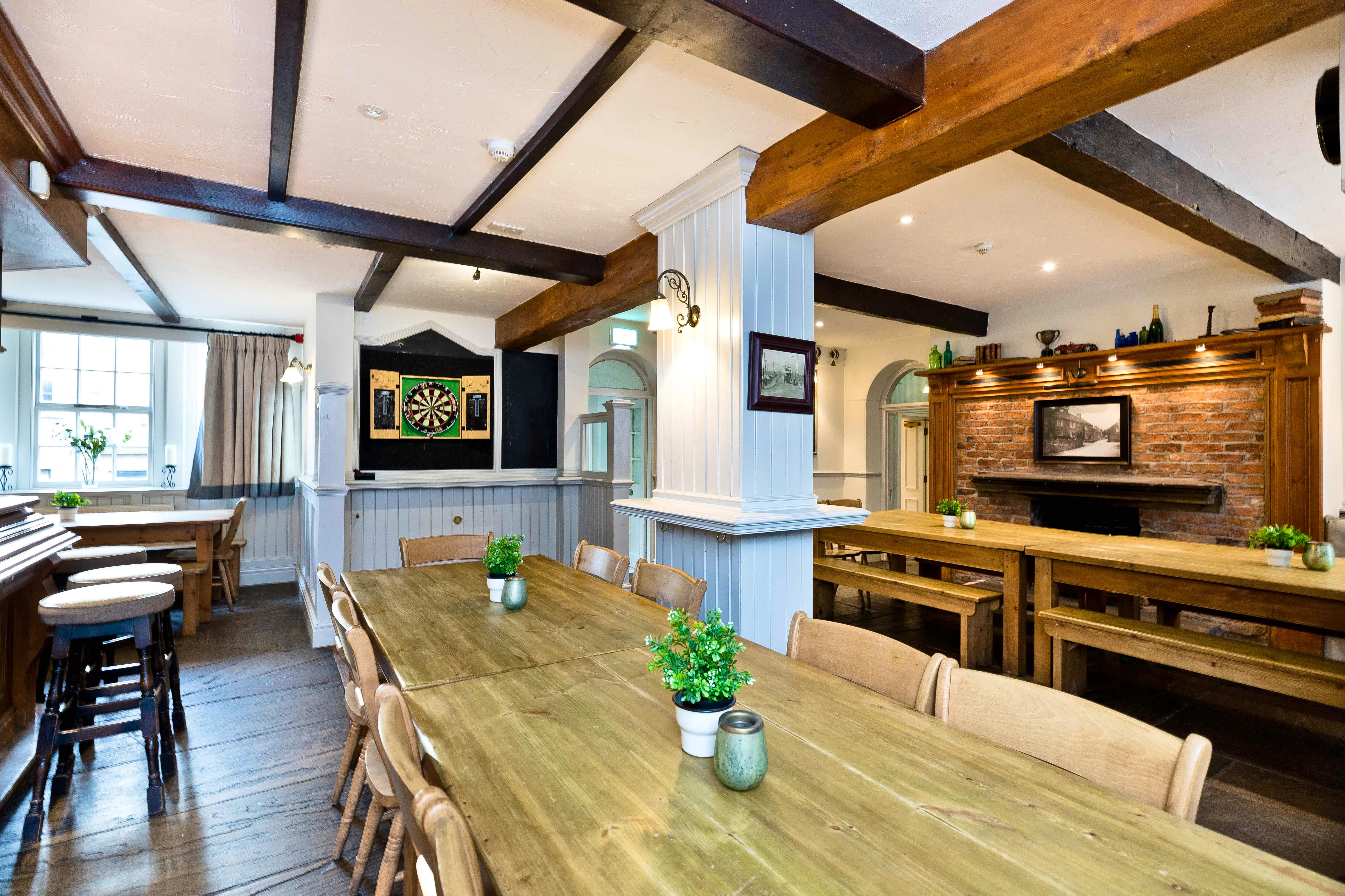 Crewe and Harpur Beautiful village pub