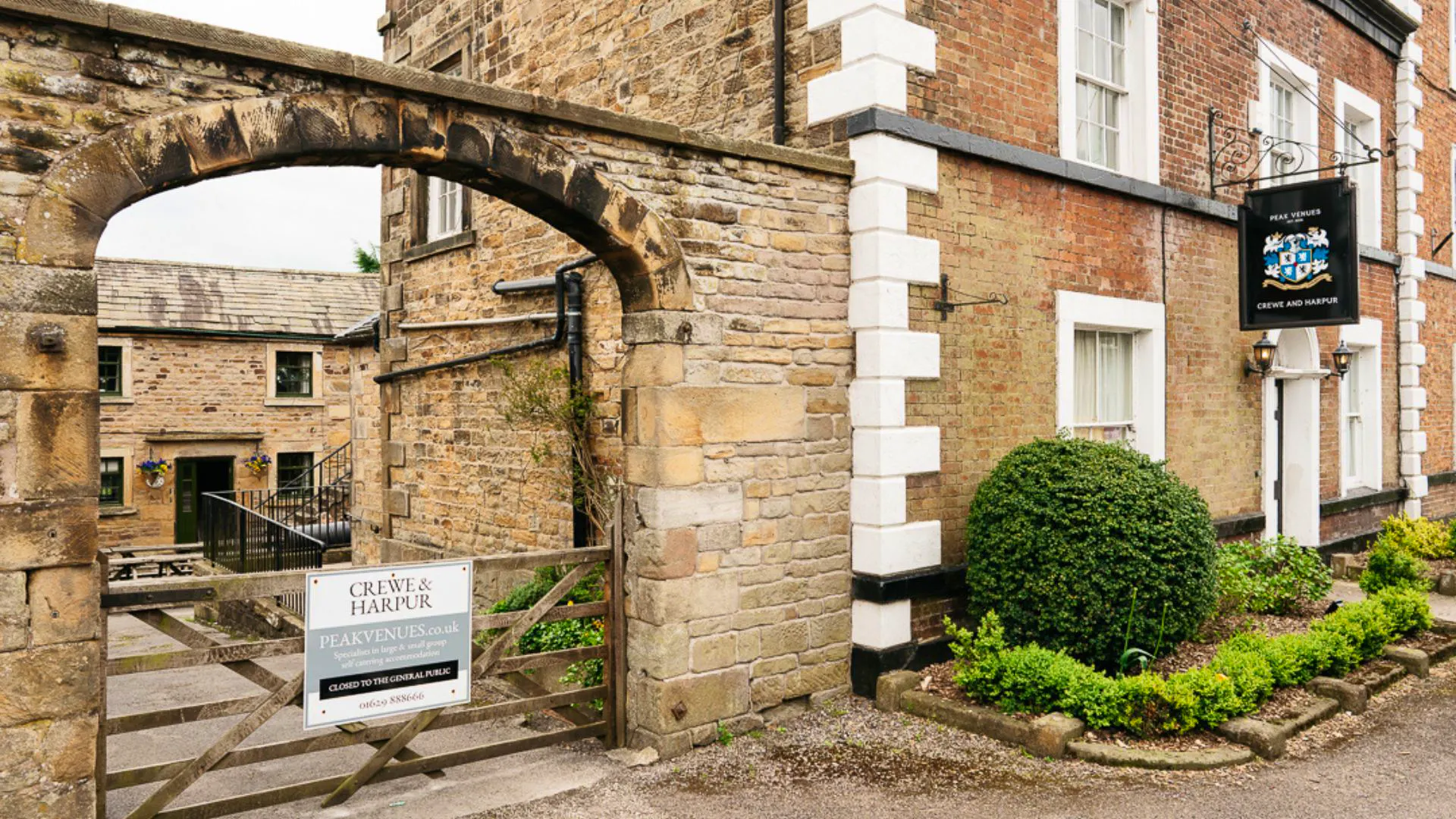 Crewe and Harpur Beautiful village pub