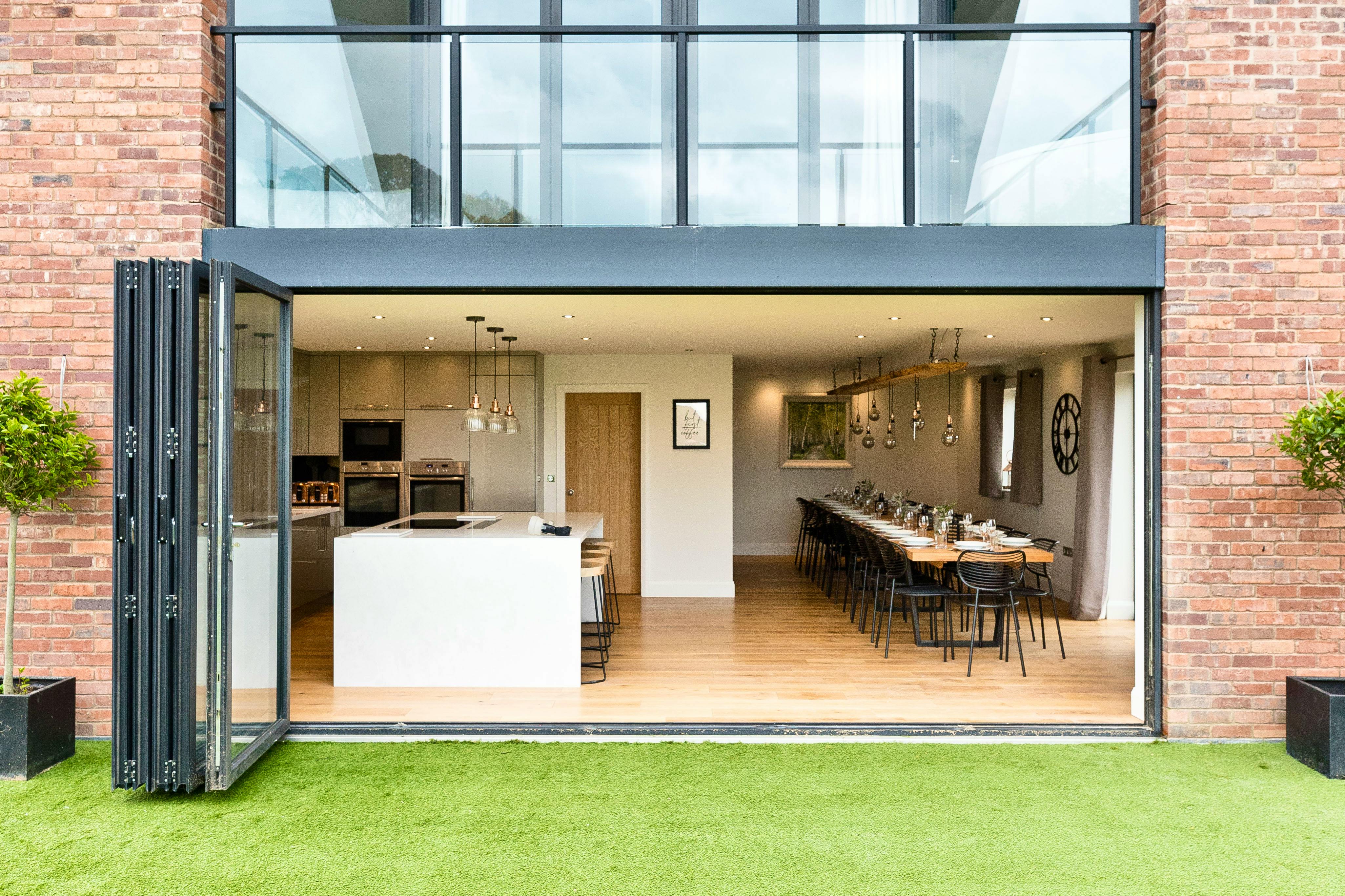Amazing kitchen/dining area 