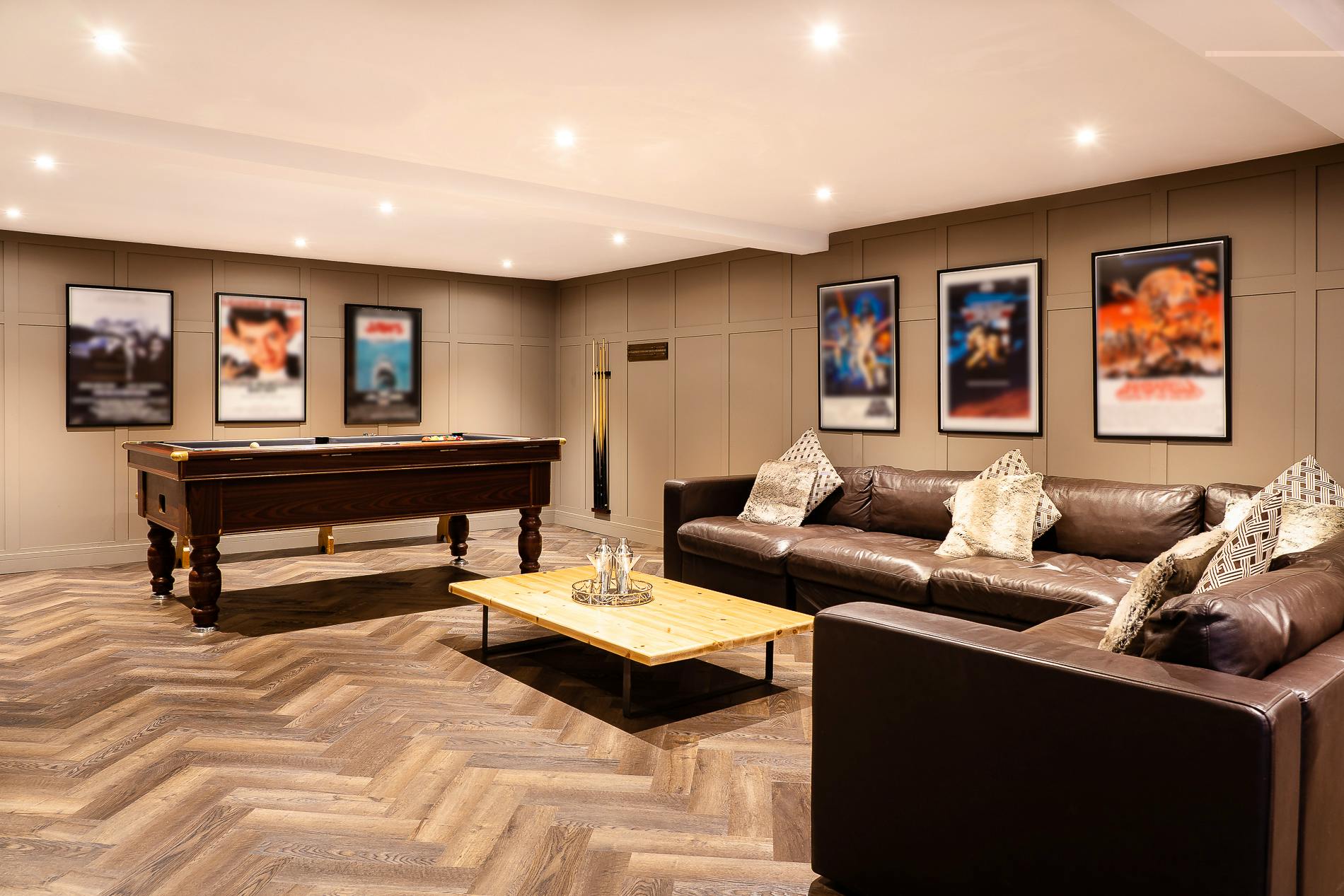 Games room with pool table