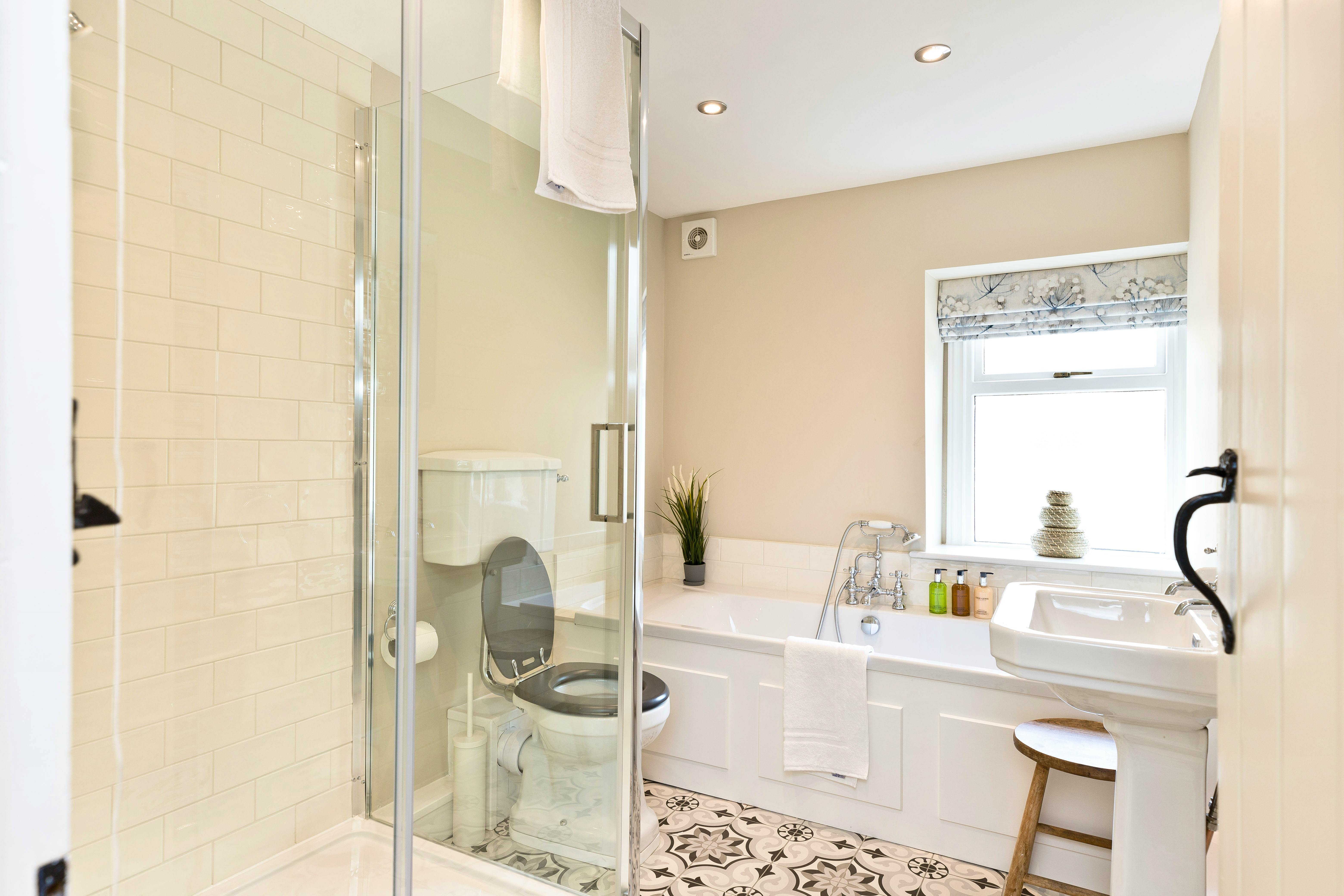 Shared bathroom for bedrooms 3 & 5 