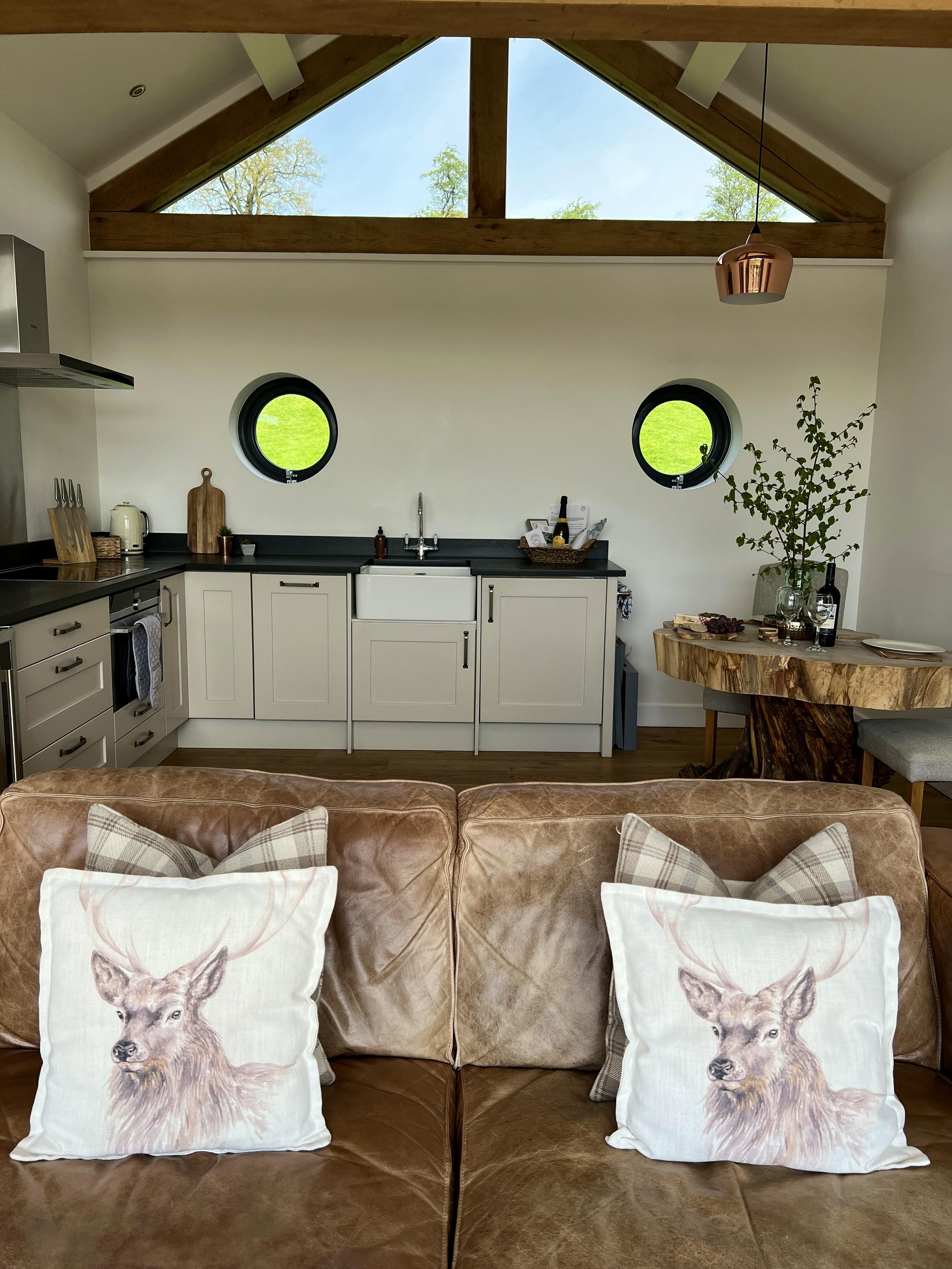 Living & kitchen area