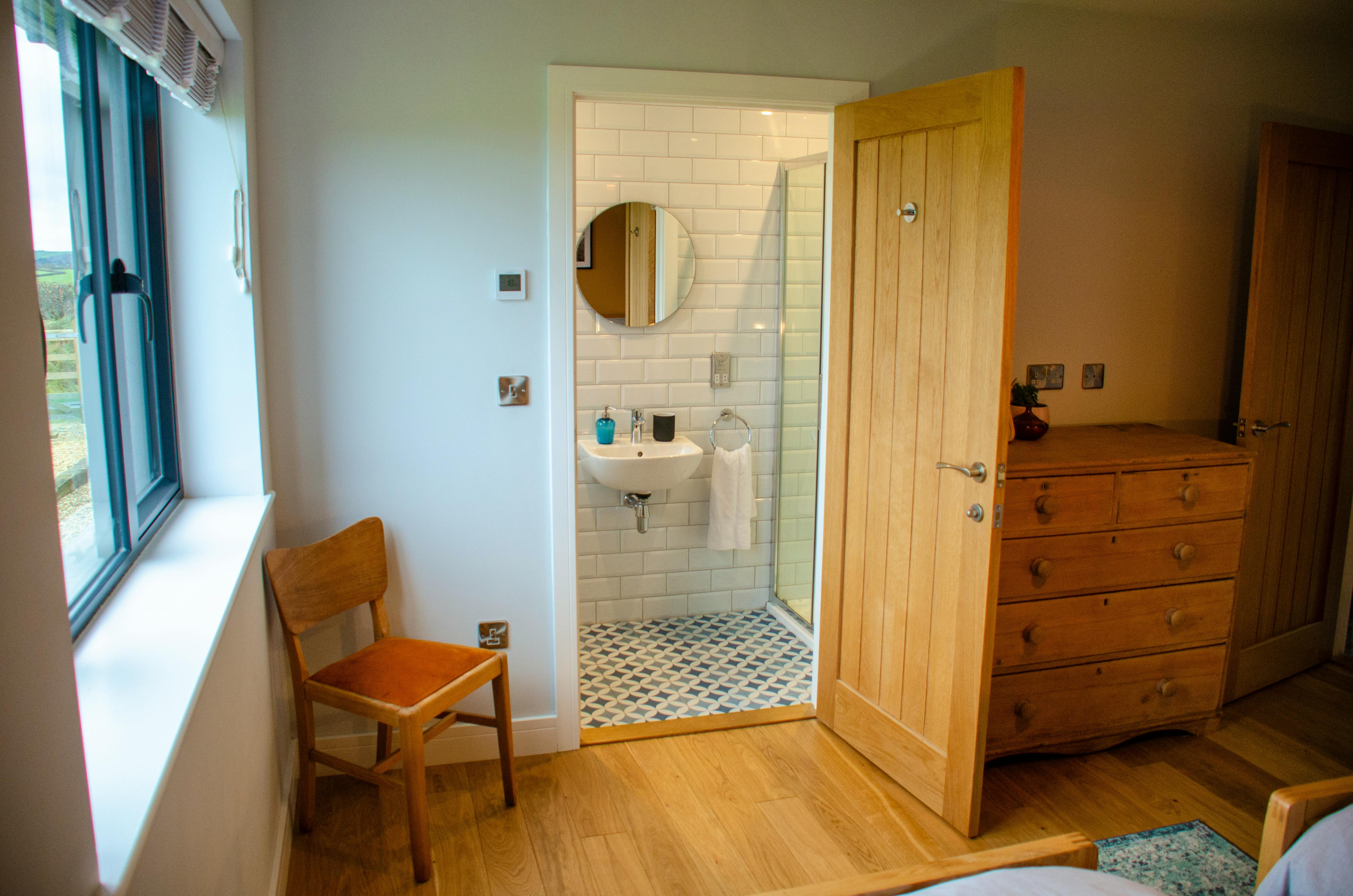 Twin Bedroom with En-Suite