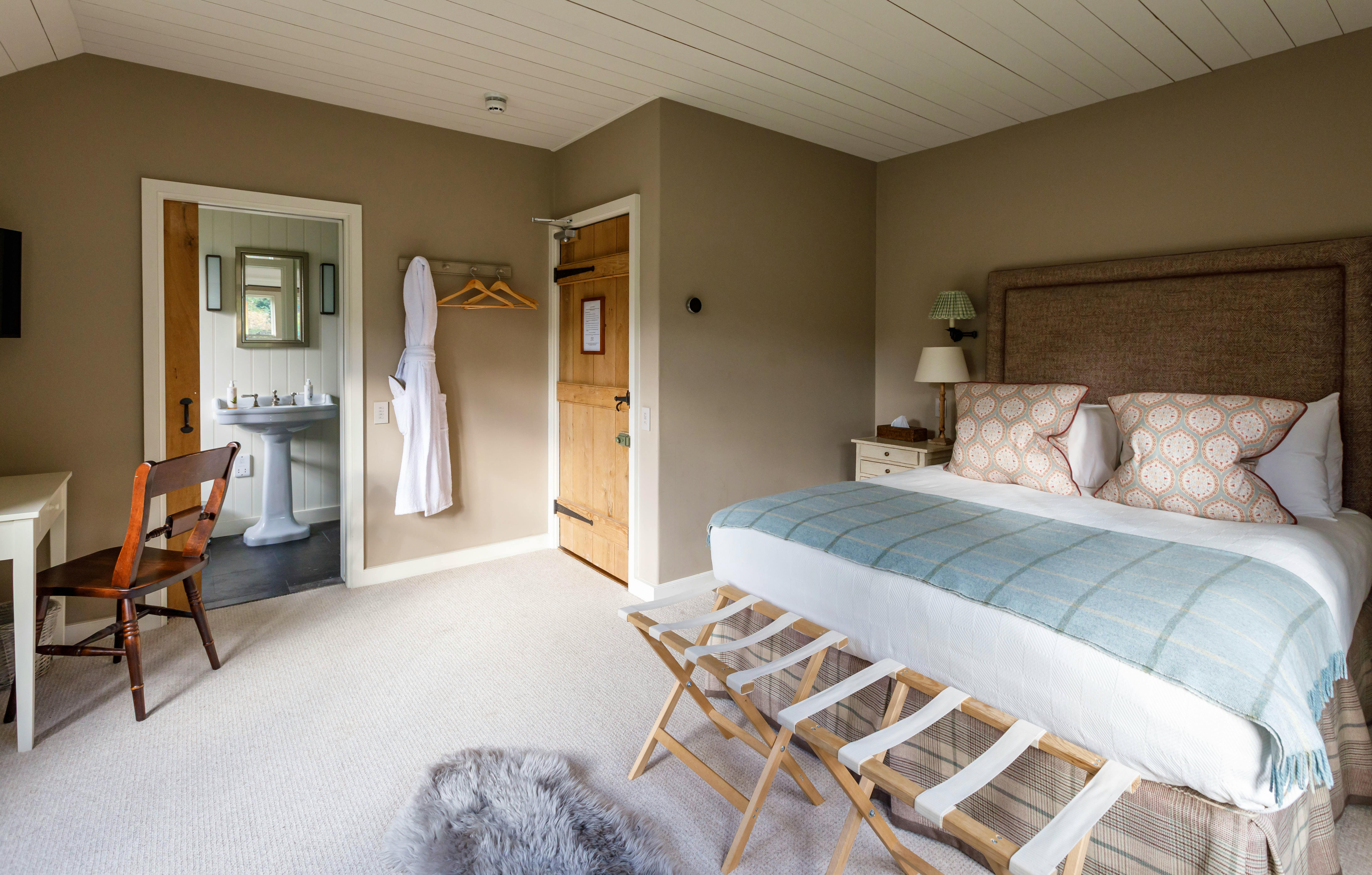 Super-king ensuite bedrooms