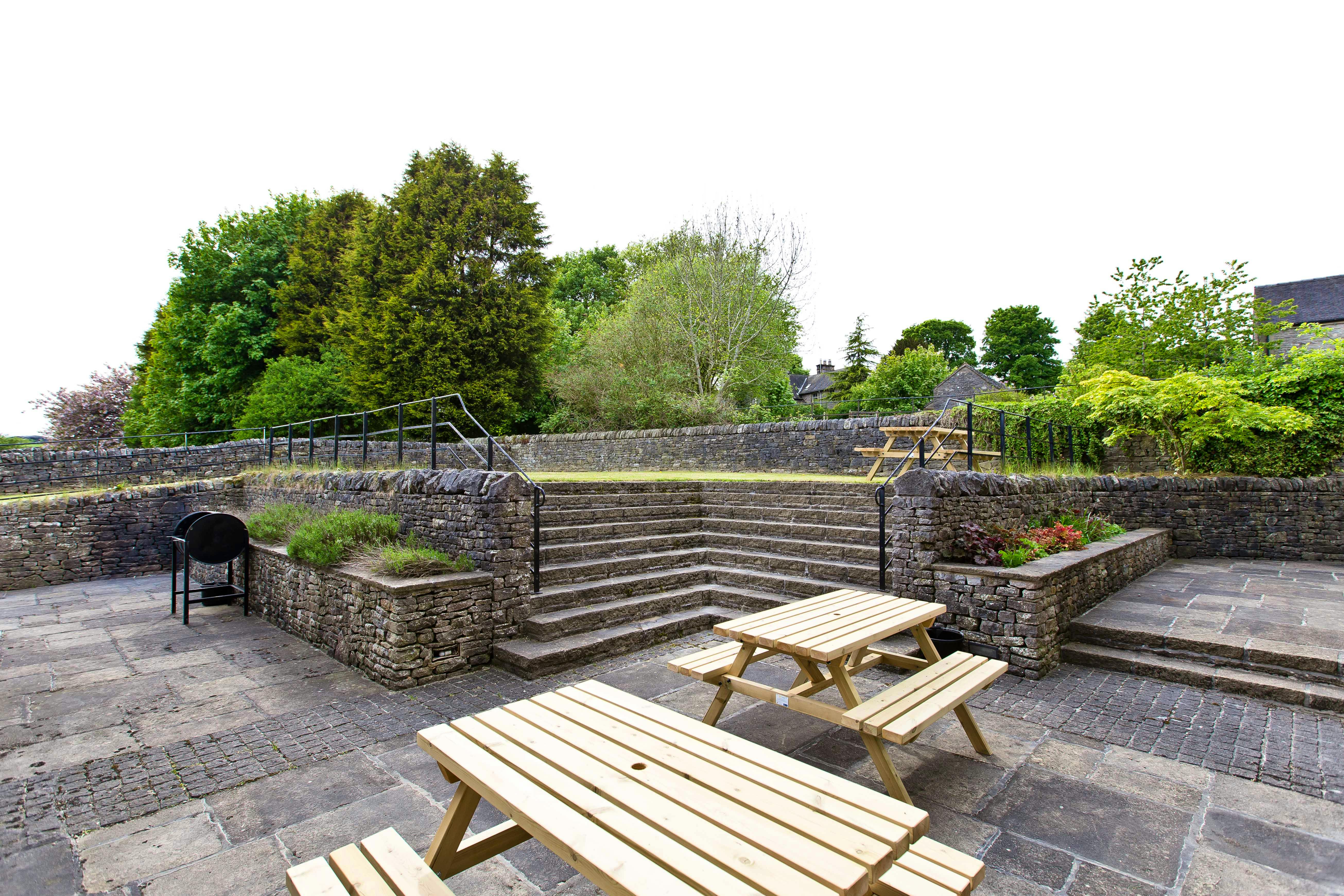 Outdoor dining area and BBQ 