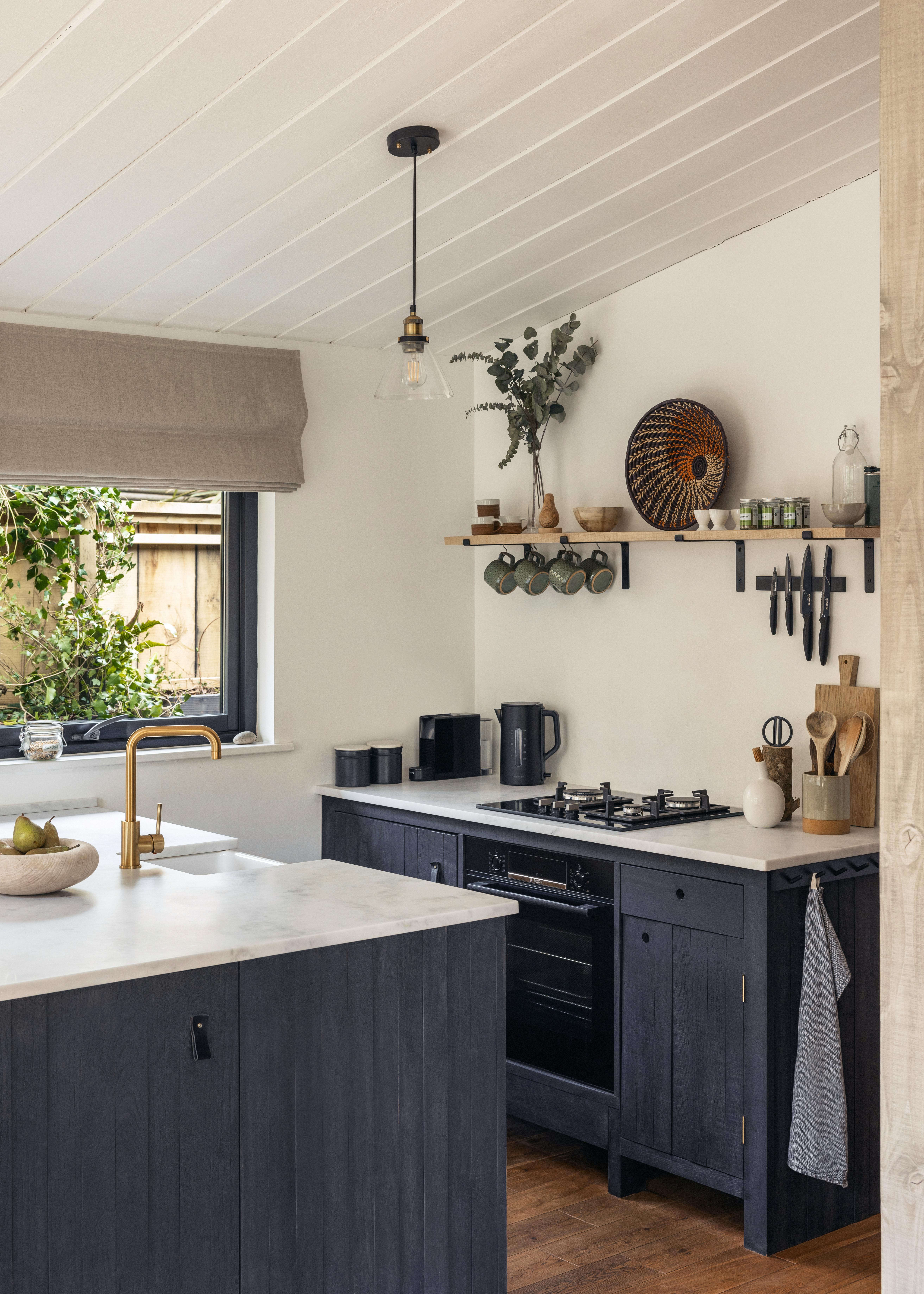 Generous workspace for foodies 