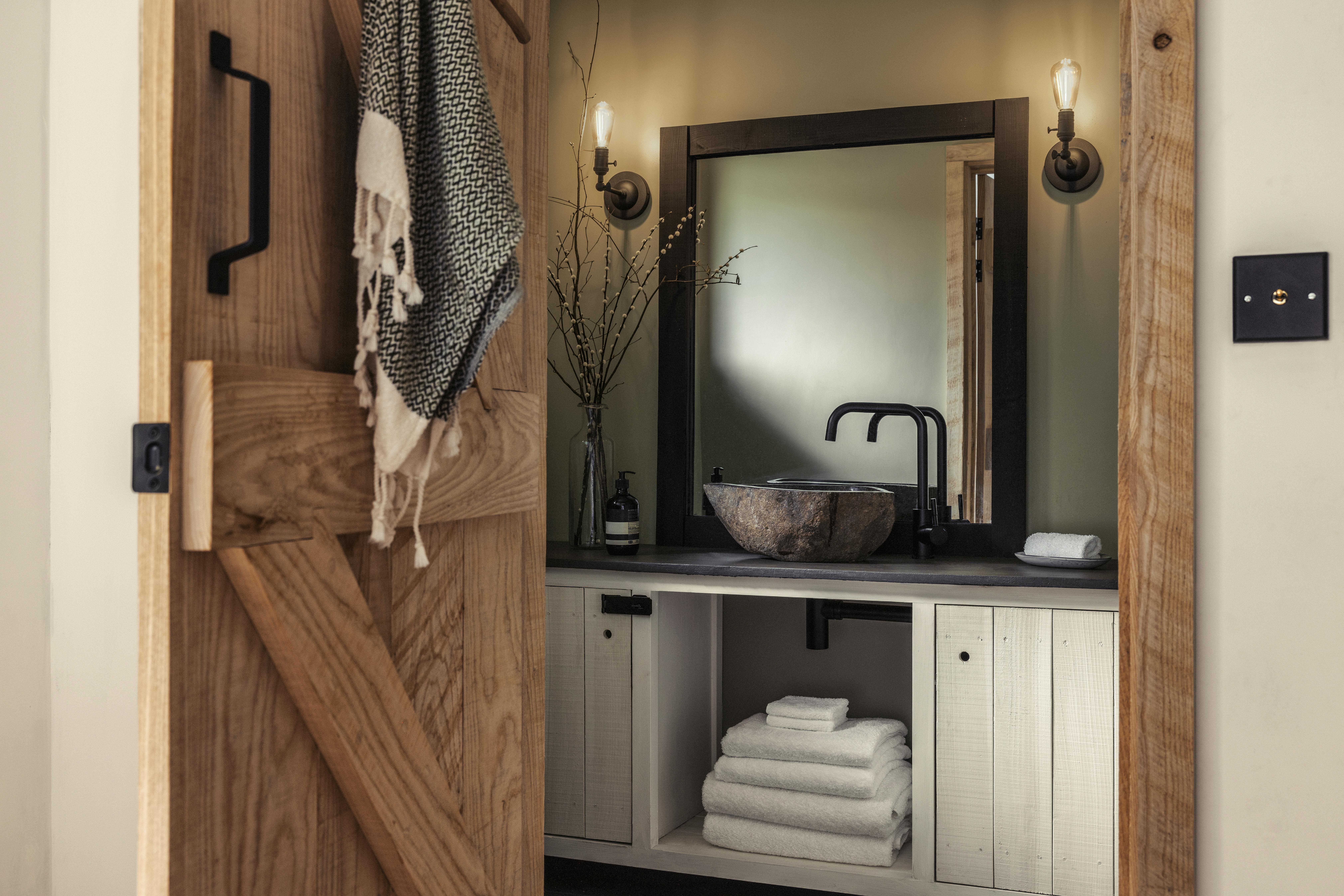 Ensuite loo in the master bedroom