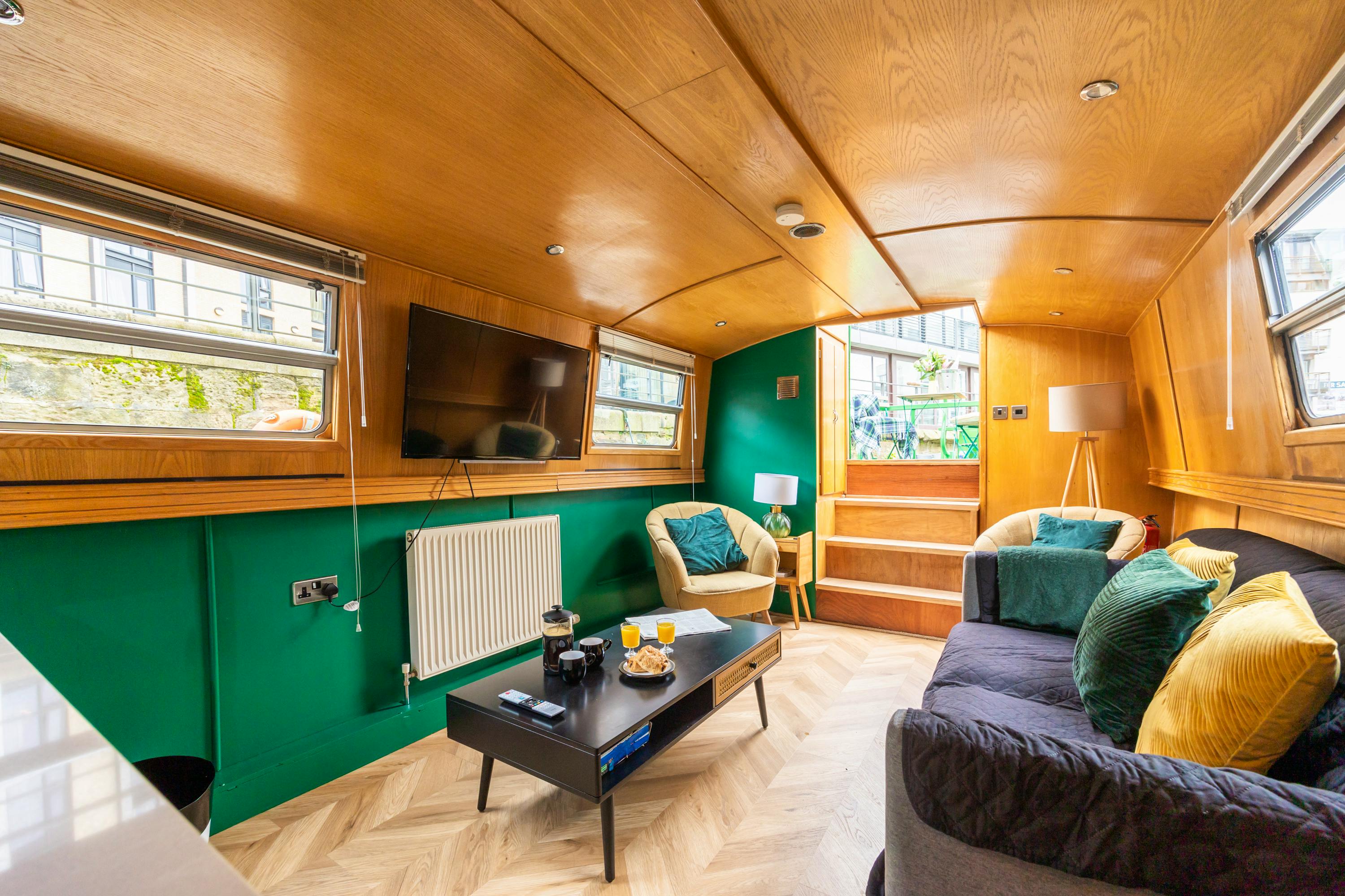 The Wee Sisters Boatel - Image 1