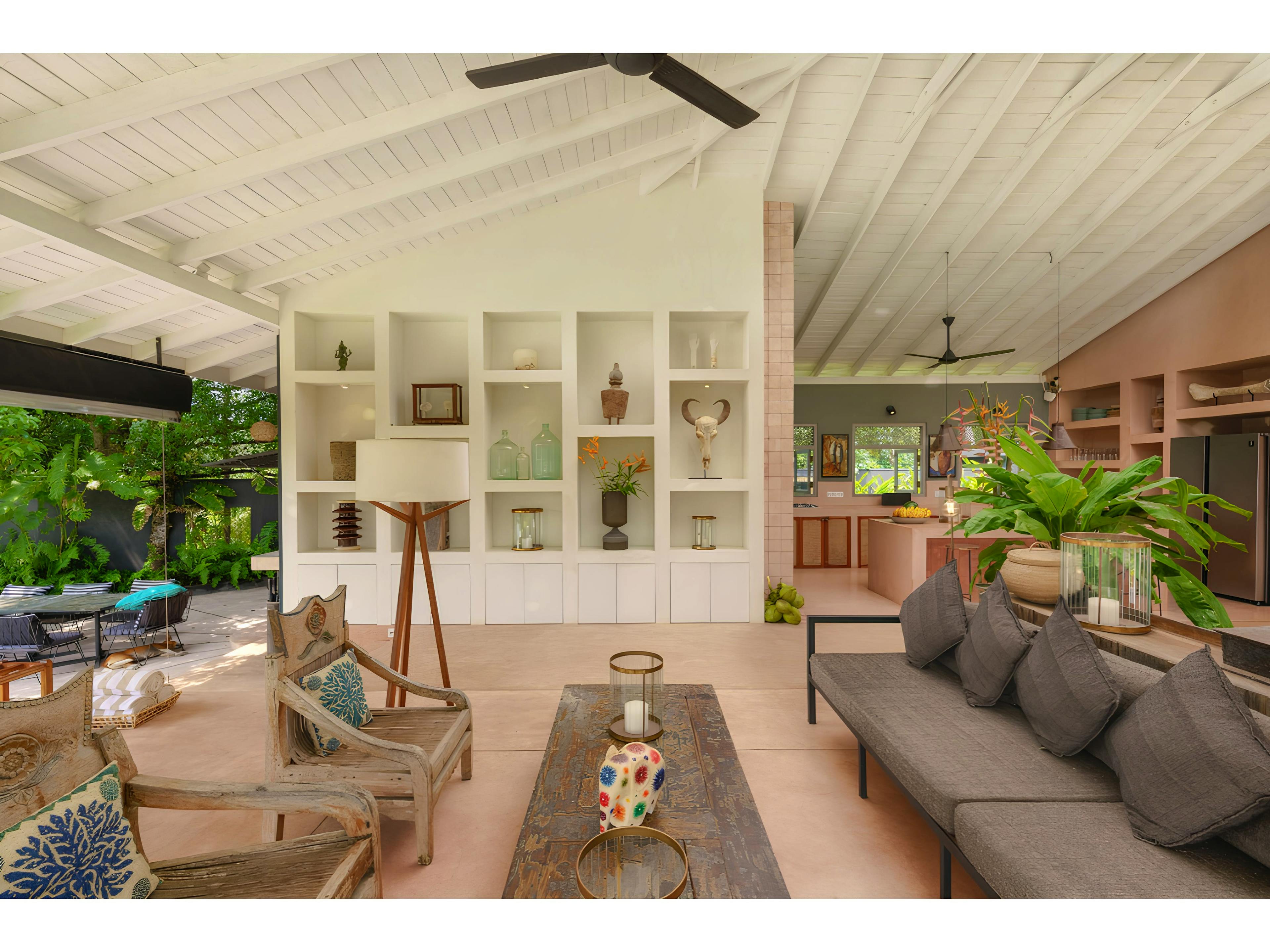 The Almond Leaf - Image 4