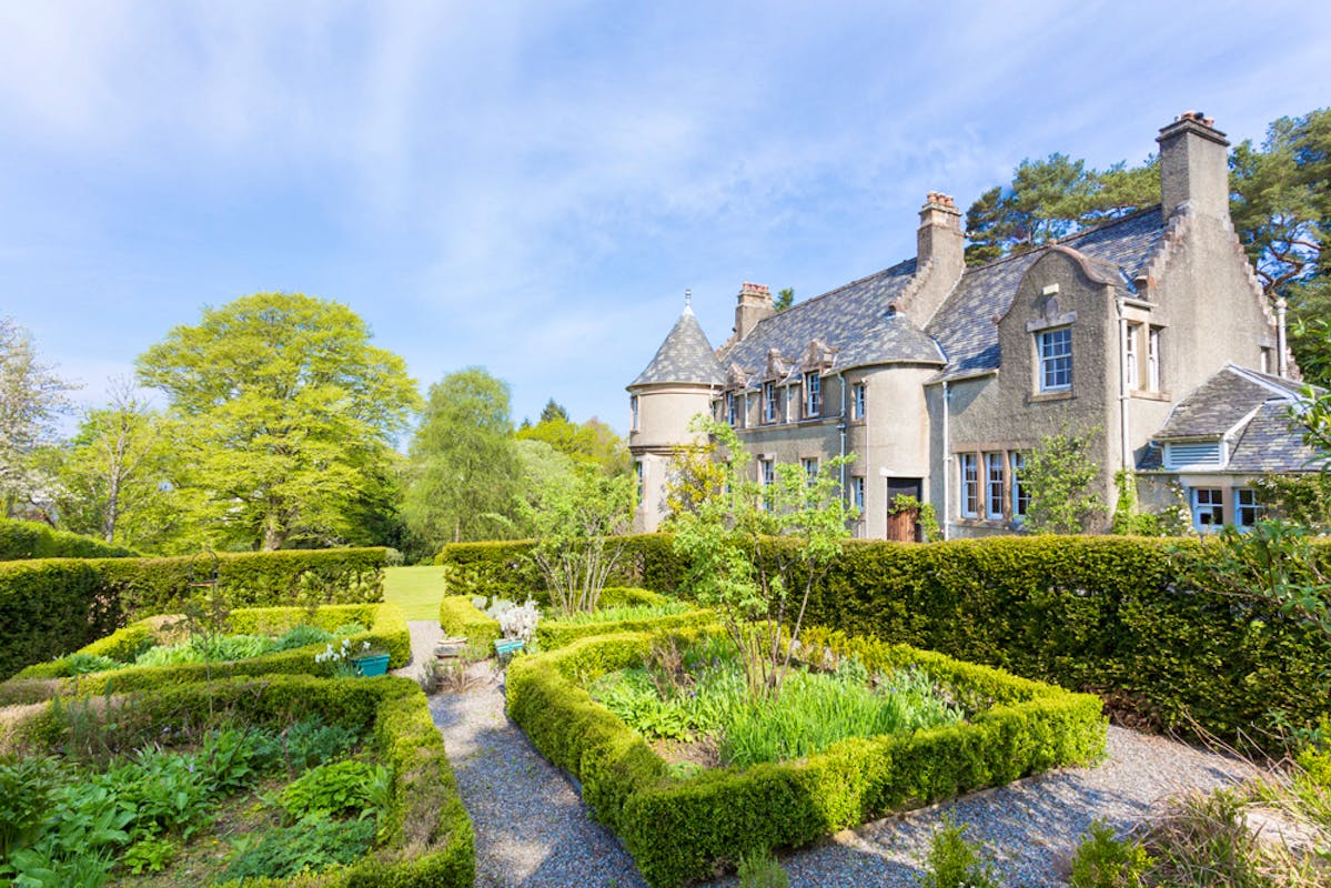Loch Lomond Manor, historic house overlooking Clyde Estuary