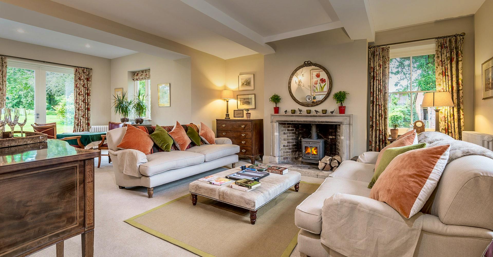 The elegant drawing room in Monn Hs