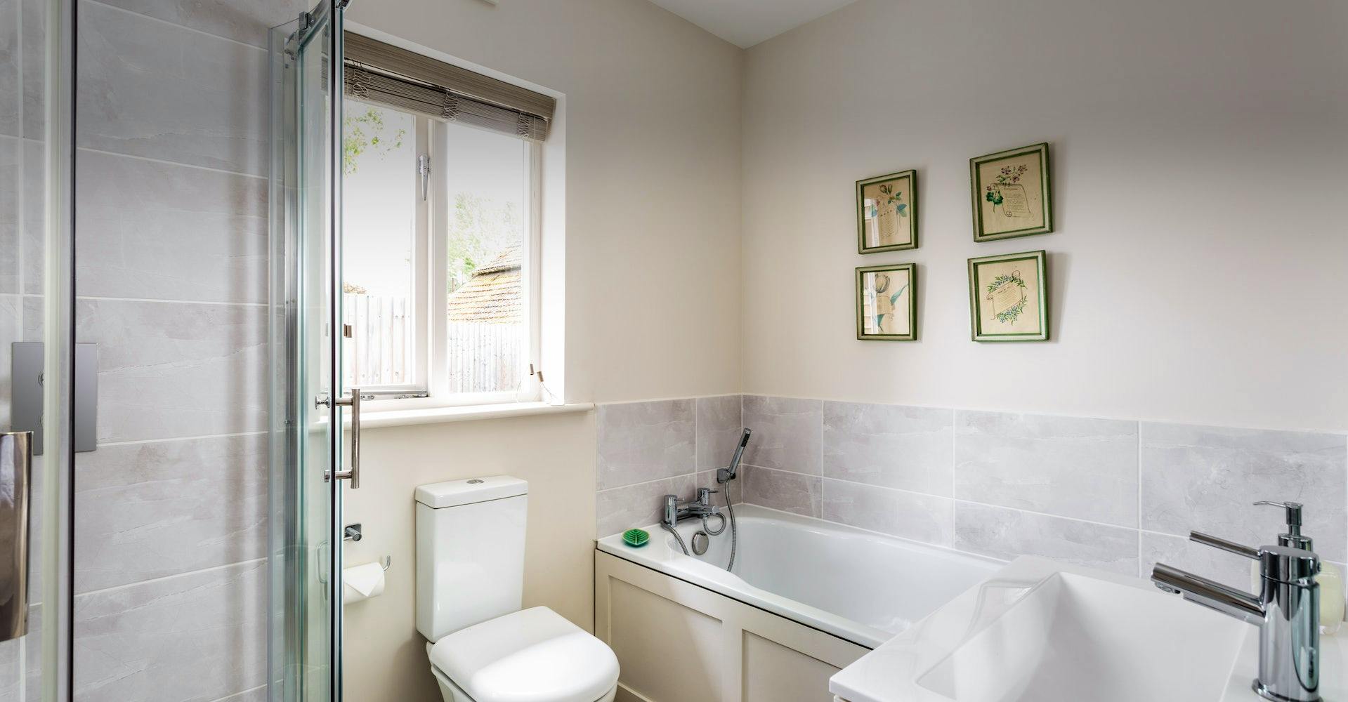 Tearose bathroom in the Cider Mill