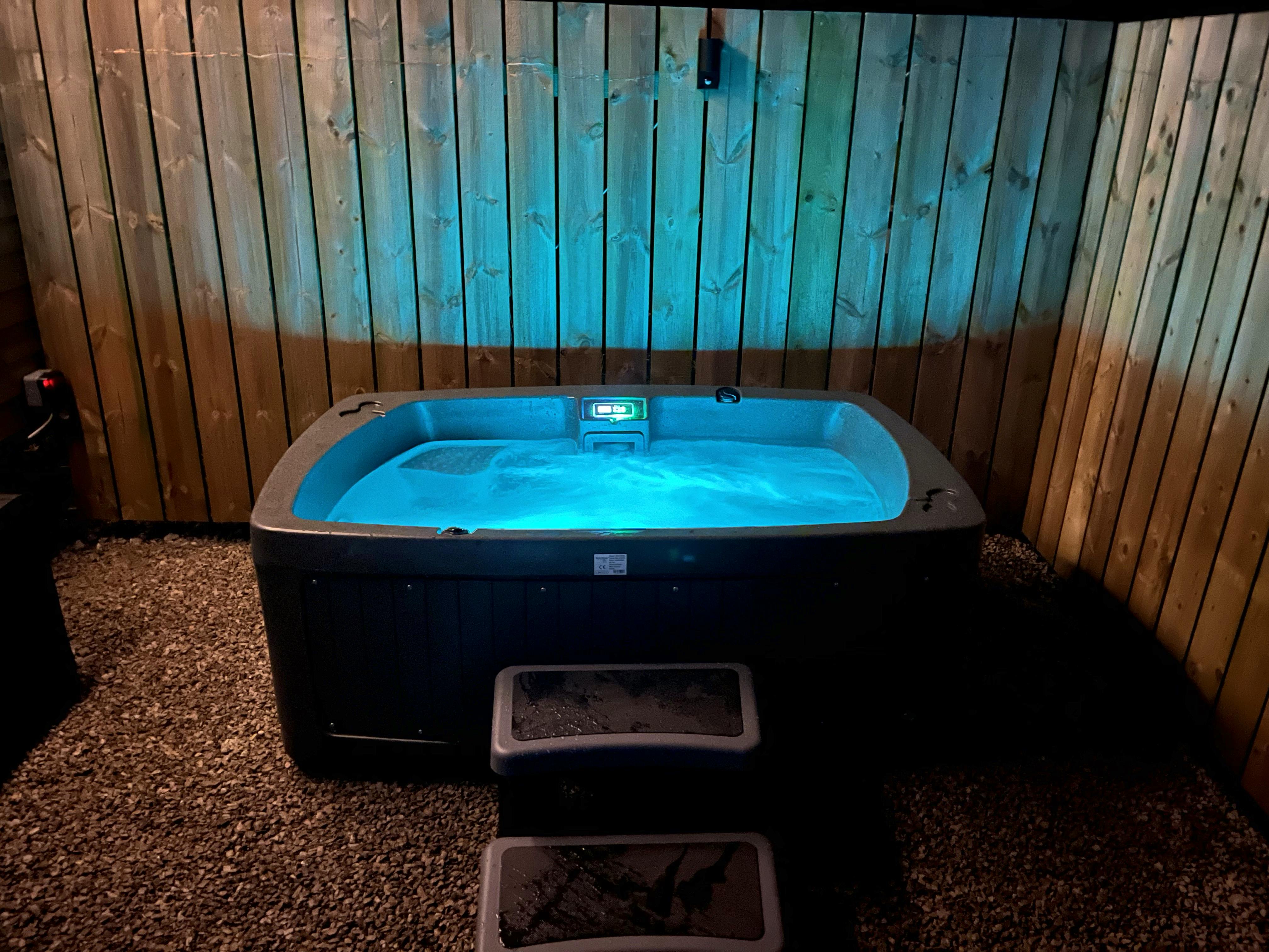 Jacuzzi hot tub spa