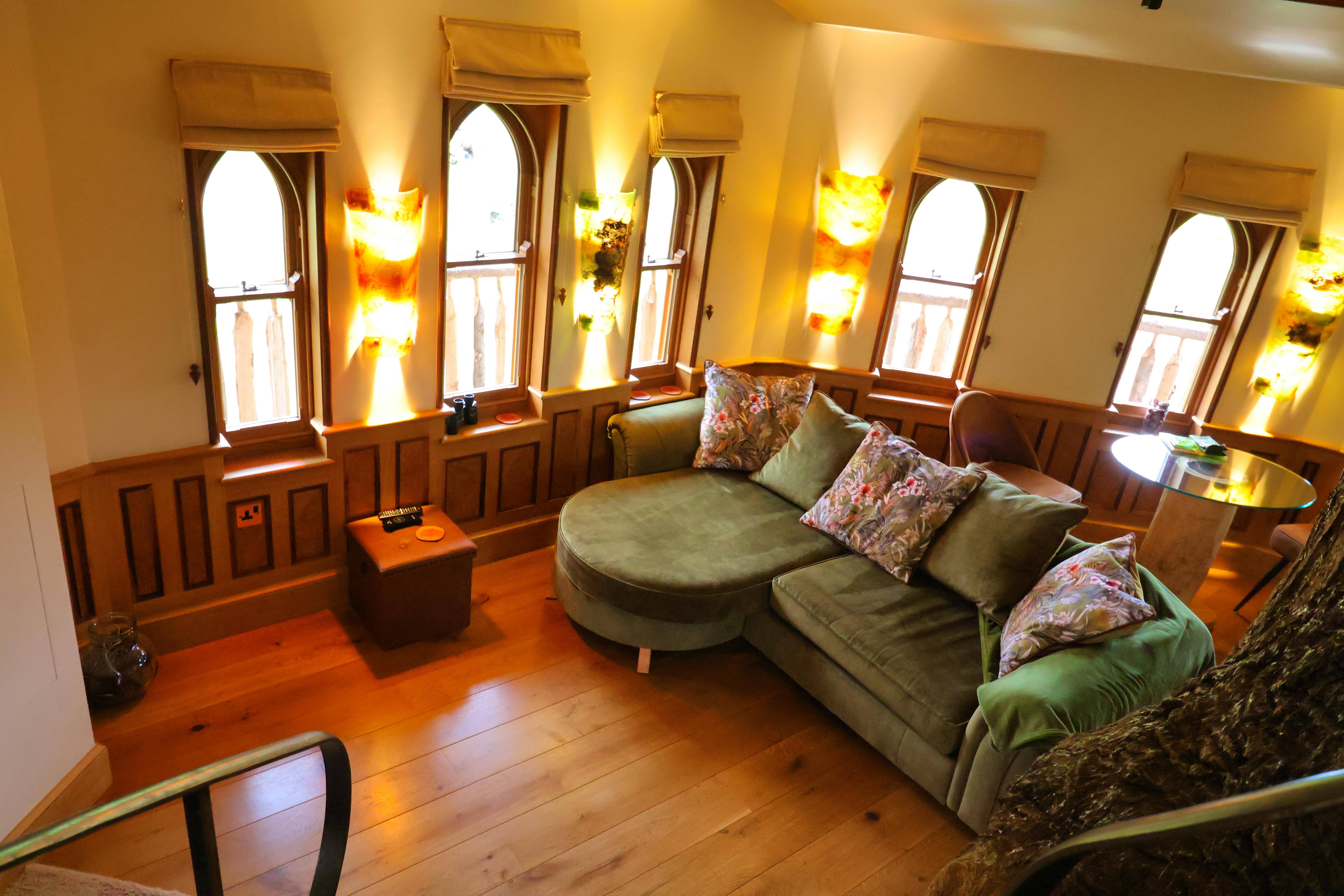 Eathelin lounge area