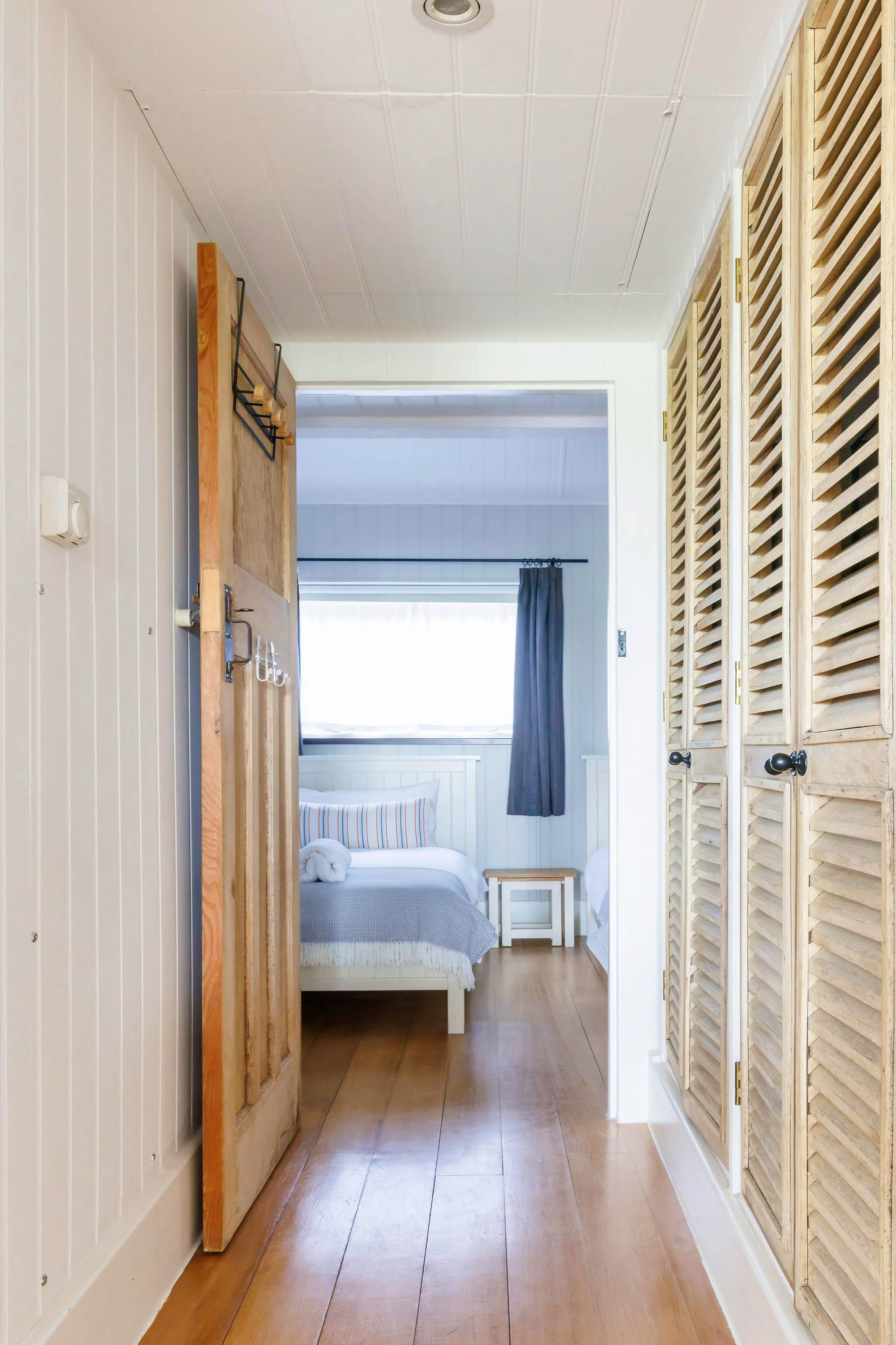 Twin room off main space