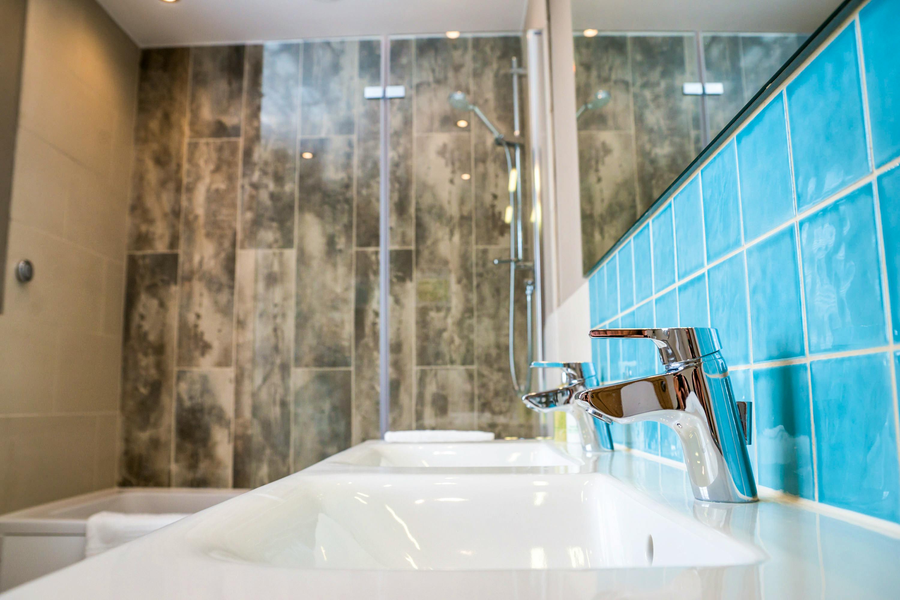 Family Bathroom with Bath 