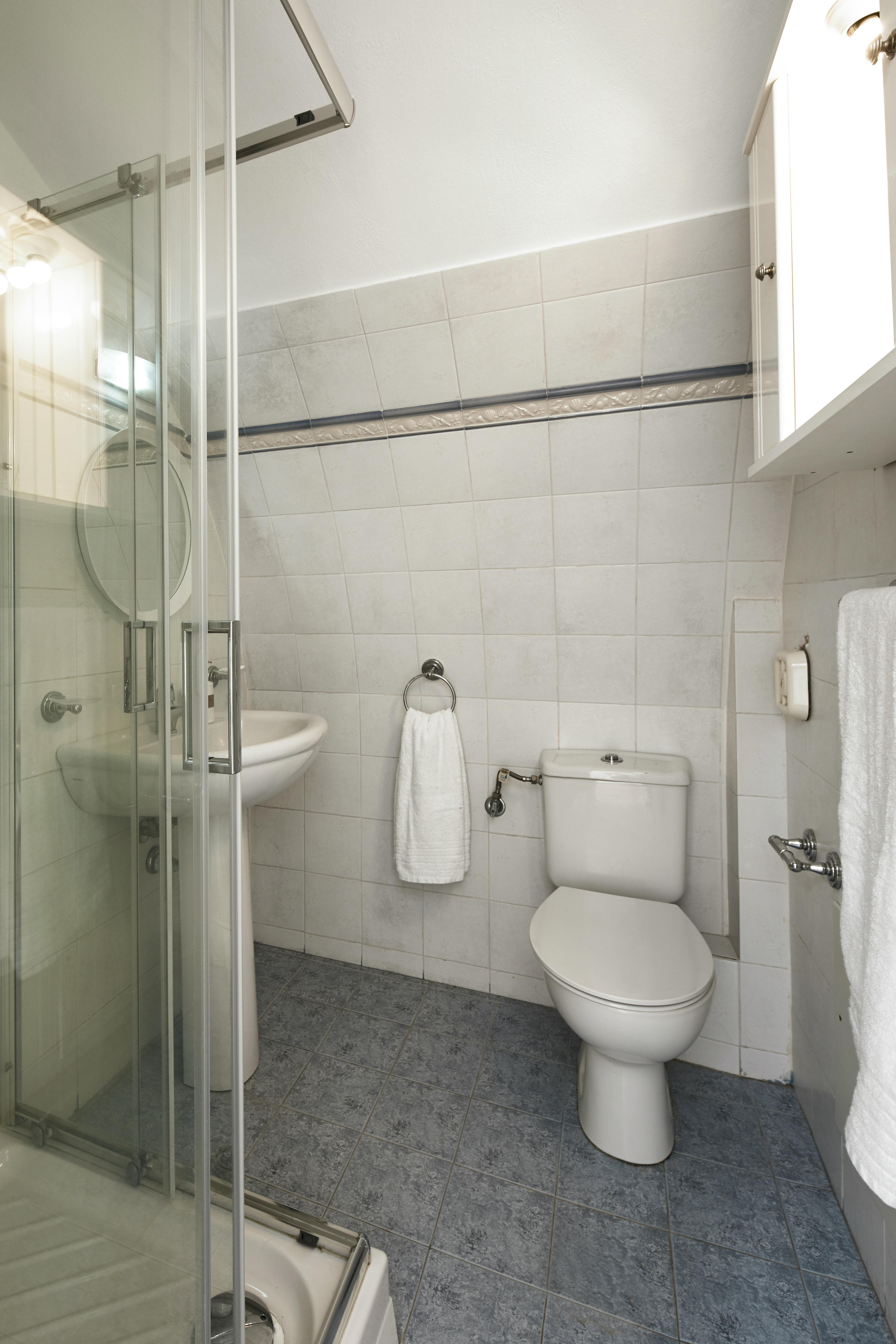 Bathroom upper floor