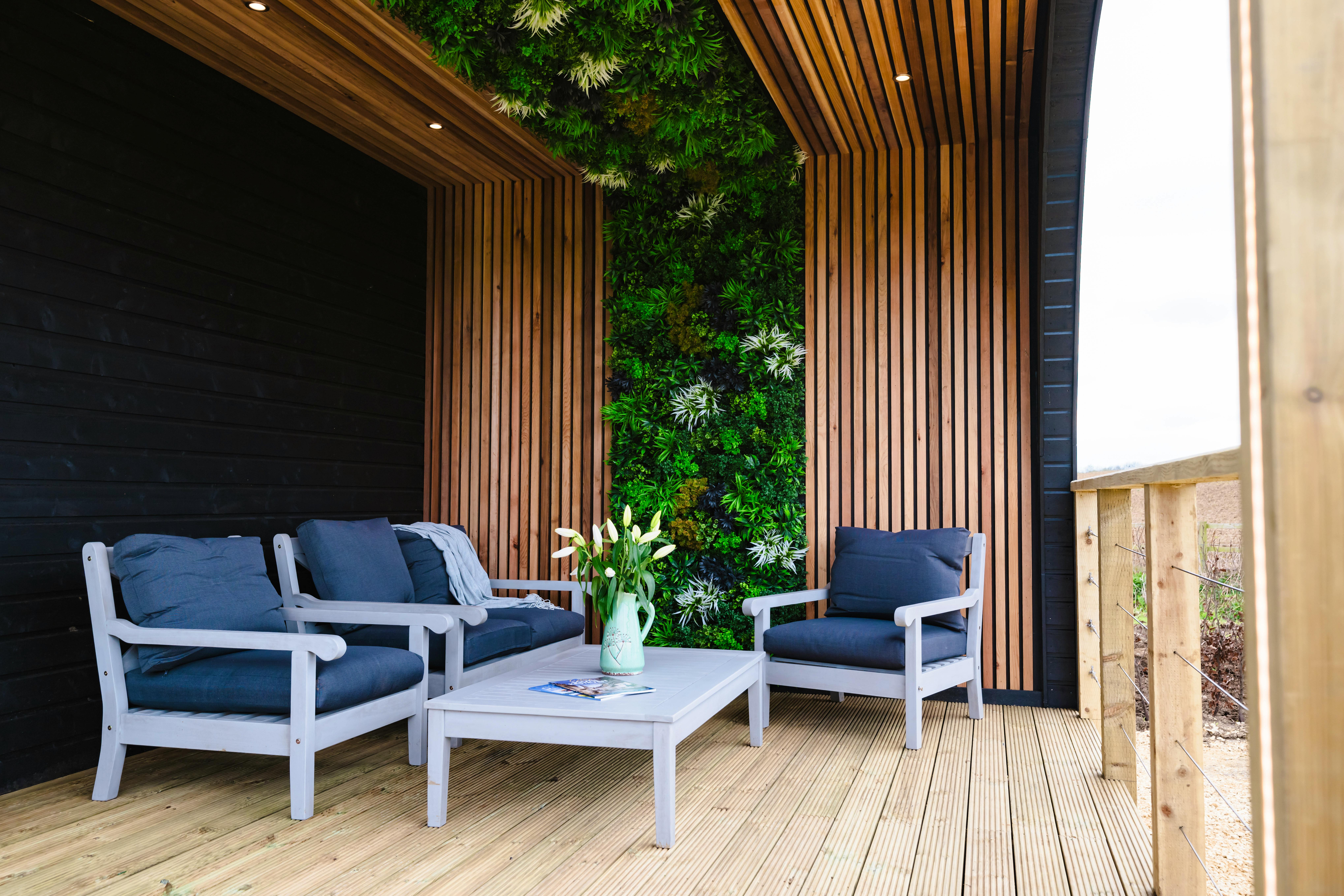 Kite Lodge - Outdoor Seating Space