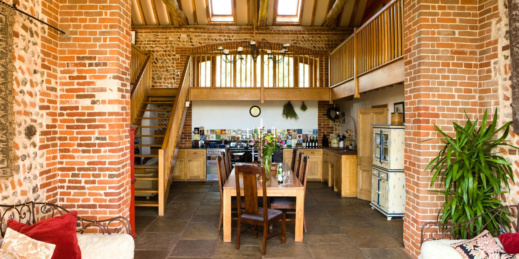 Kitchen & dining hall