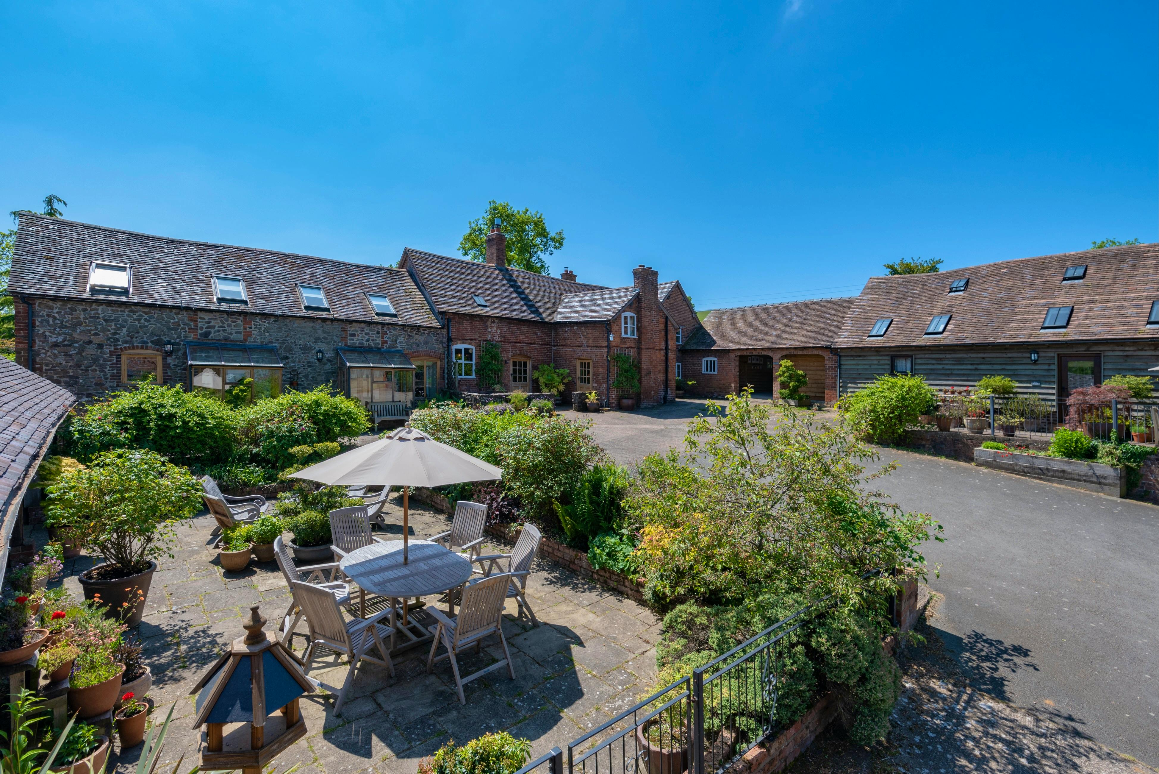 20 Country Cottages for Winter