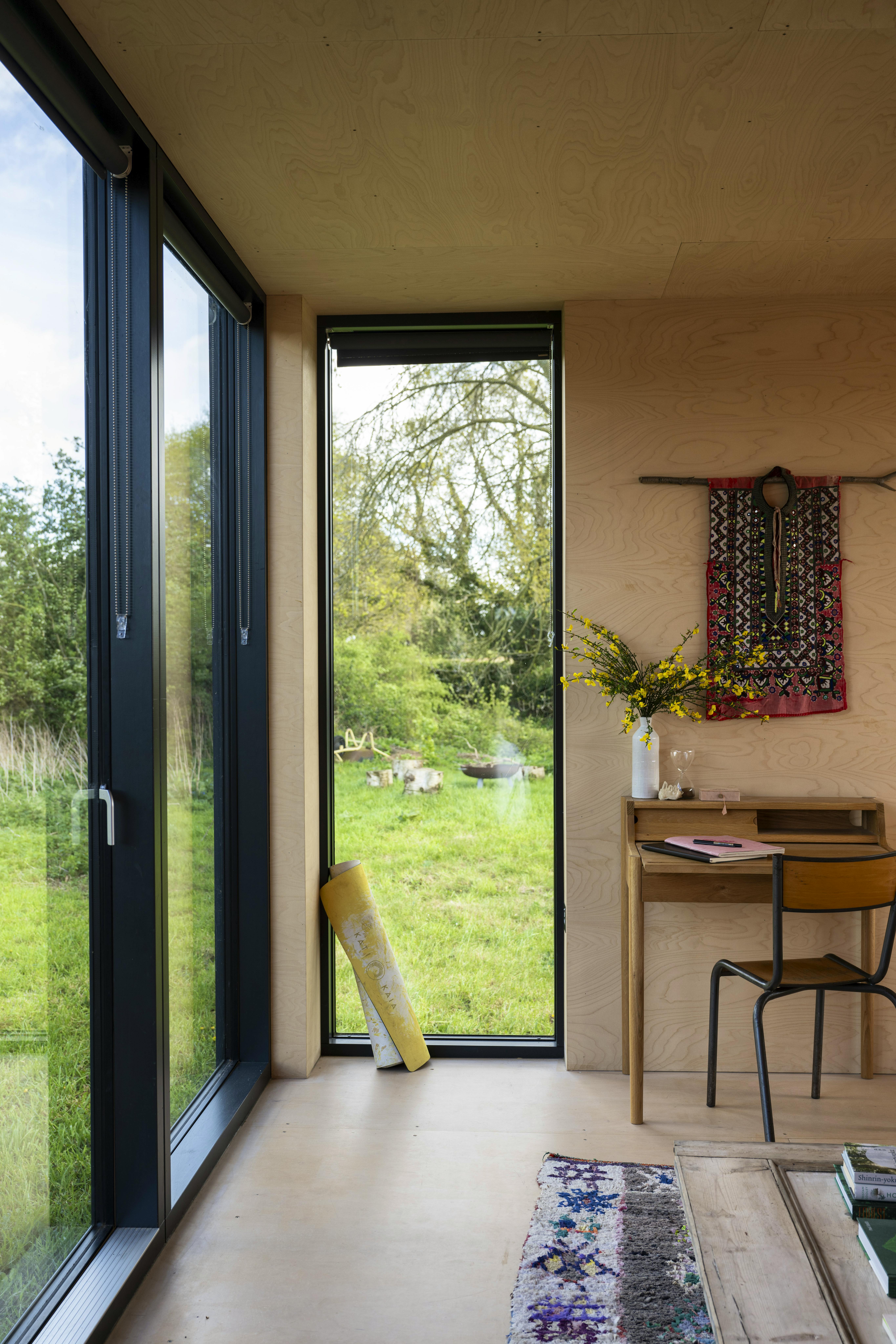 Lake view snug/double bedroom