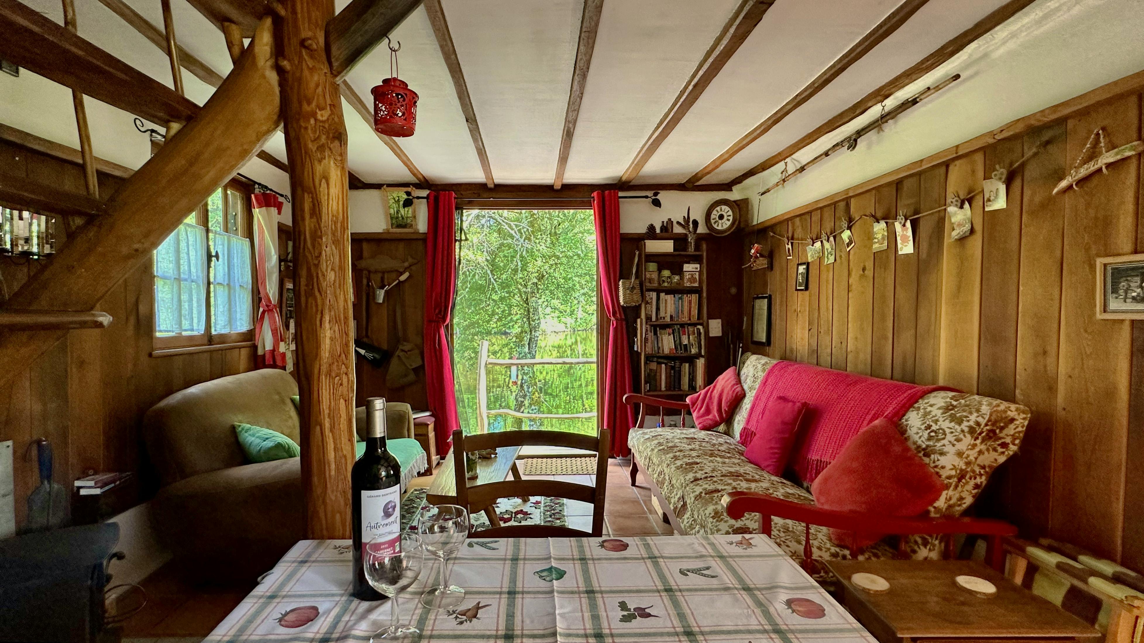 Fisherman\'s Cabin interior Dordogne