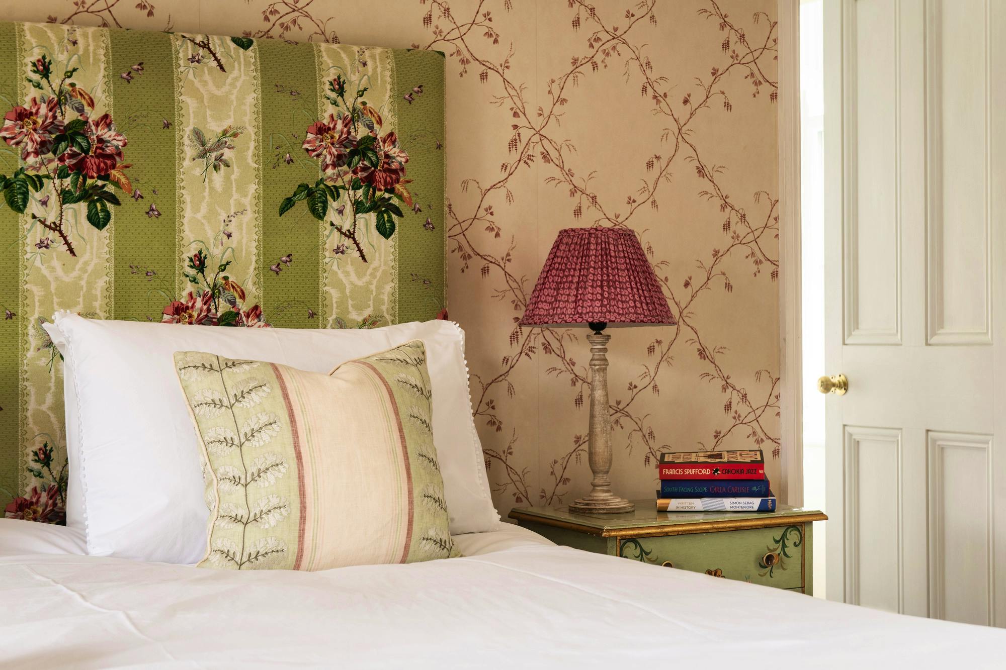 Promising a luxurious night