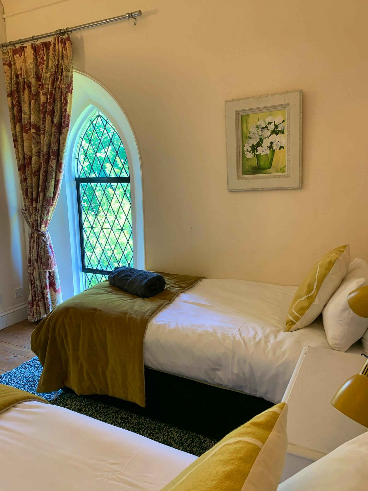 Bedroom 2 - 2 single beds