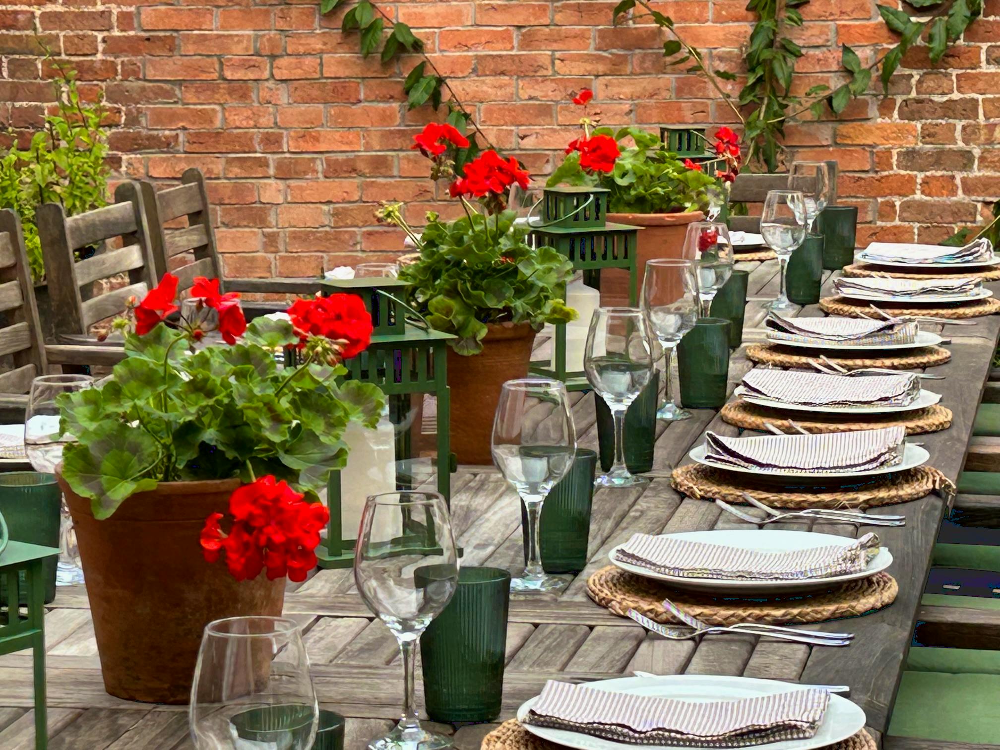 Outdoor dining terrace 