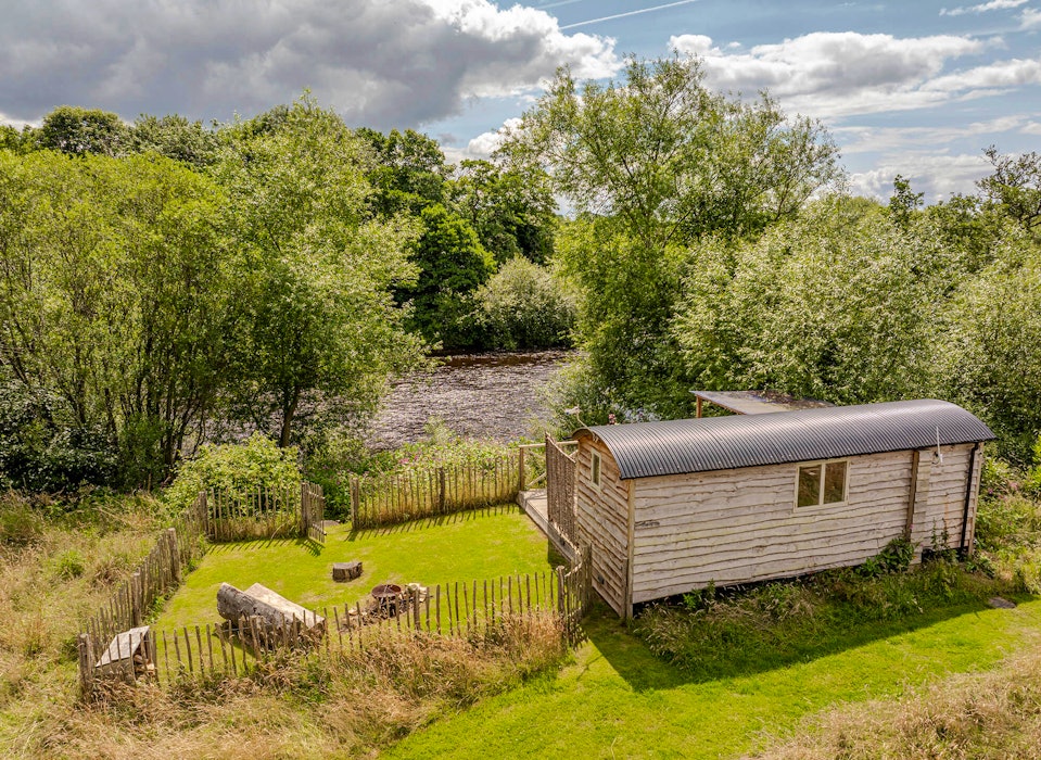 21 Beautiful Stays for Spring