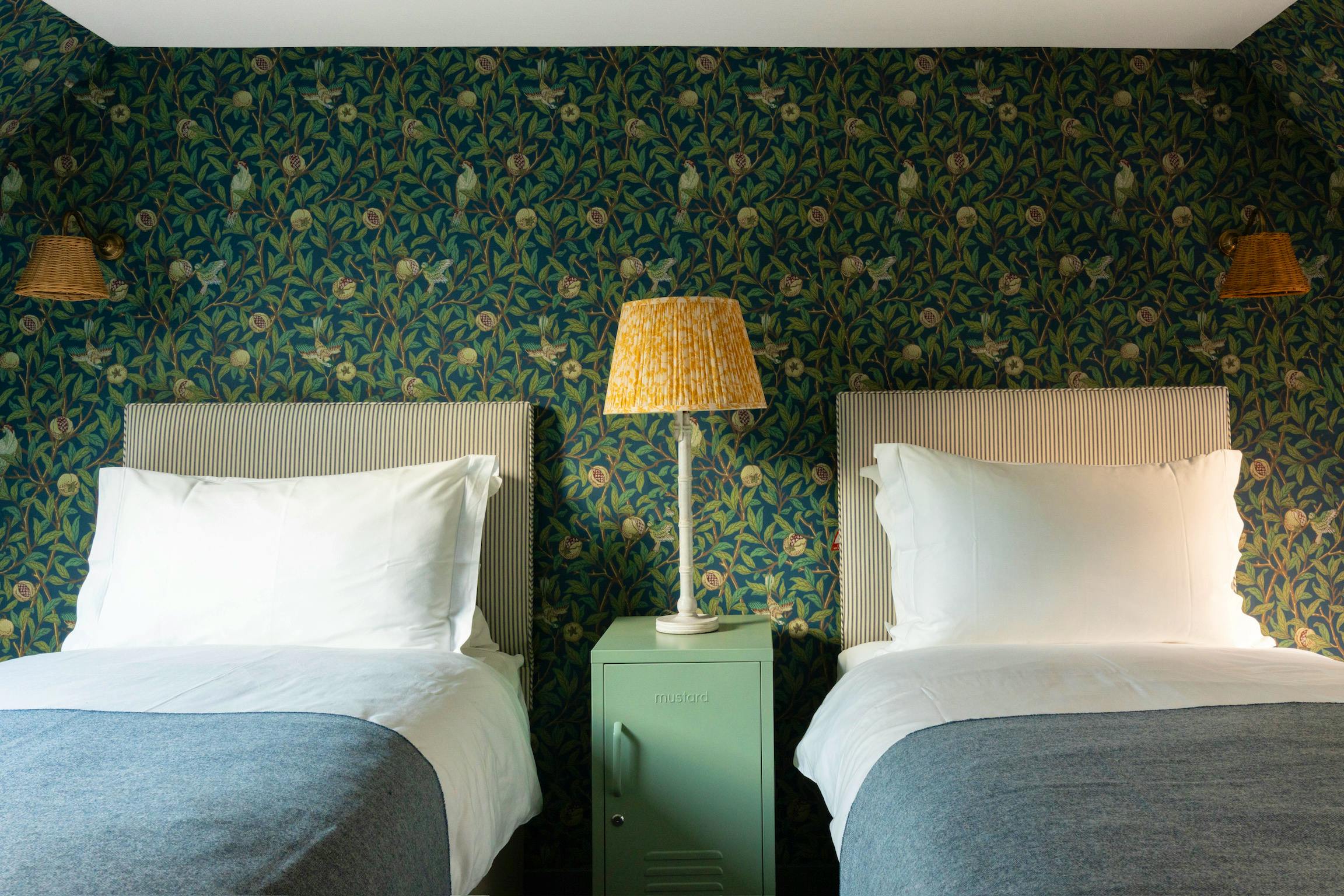 Arts and crafts vibes 