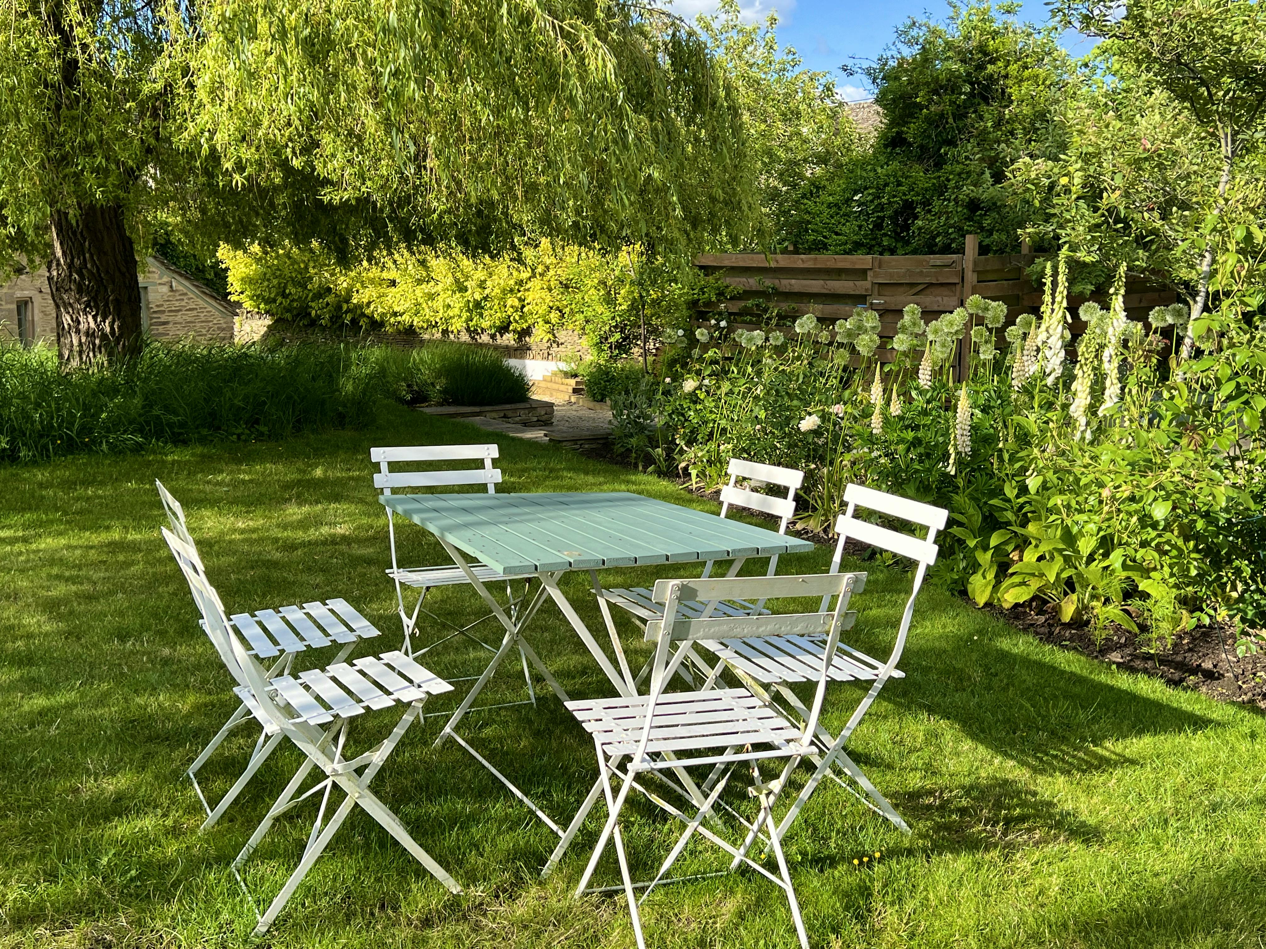 The tranquil white garden