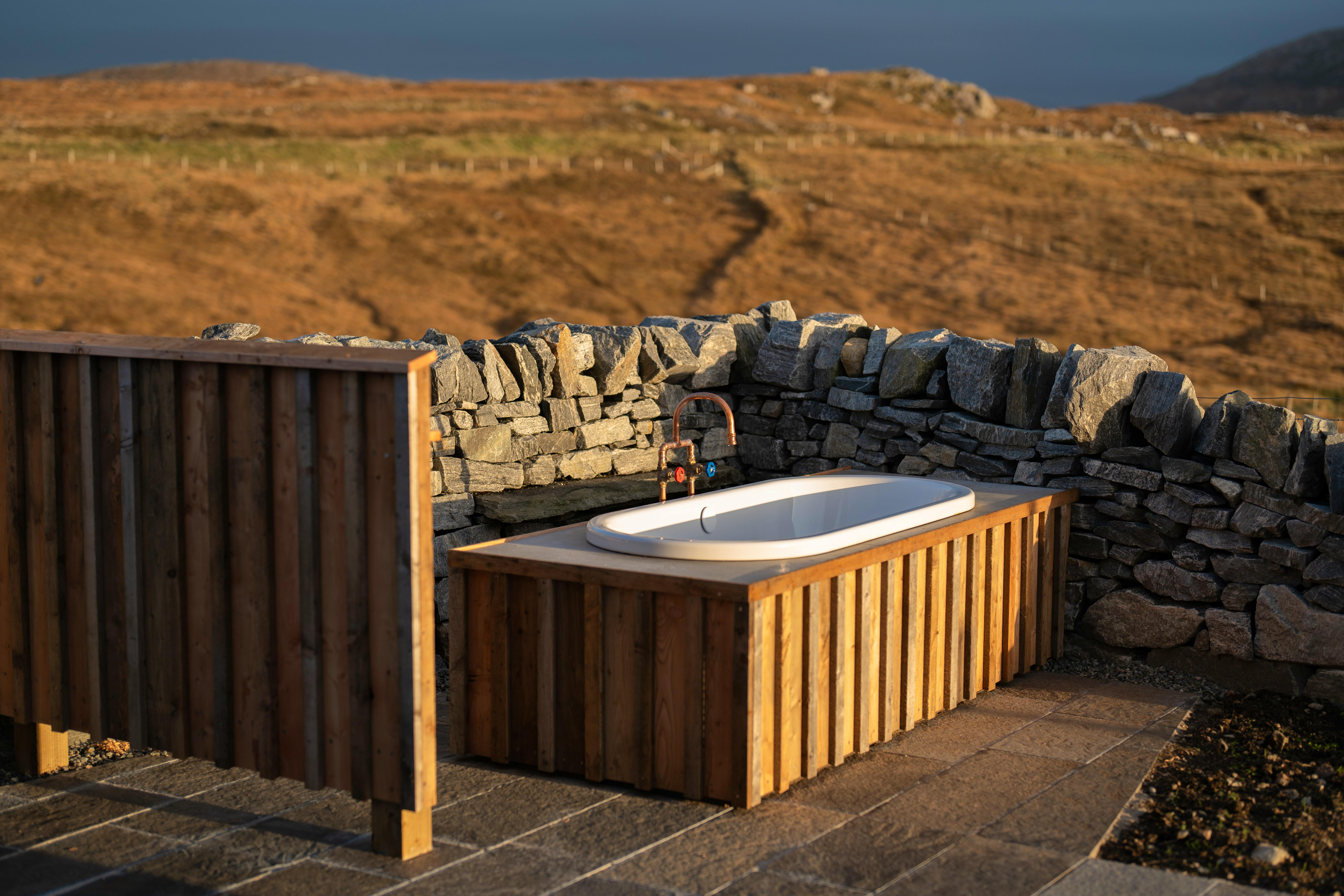 Places with Unique Outdoor Bathtubs